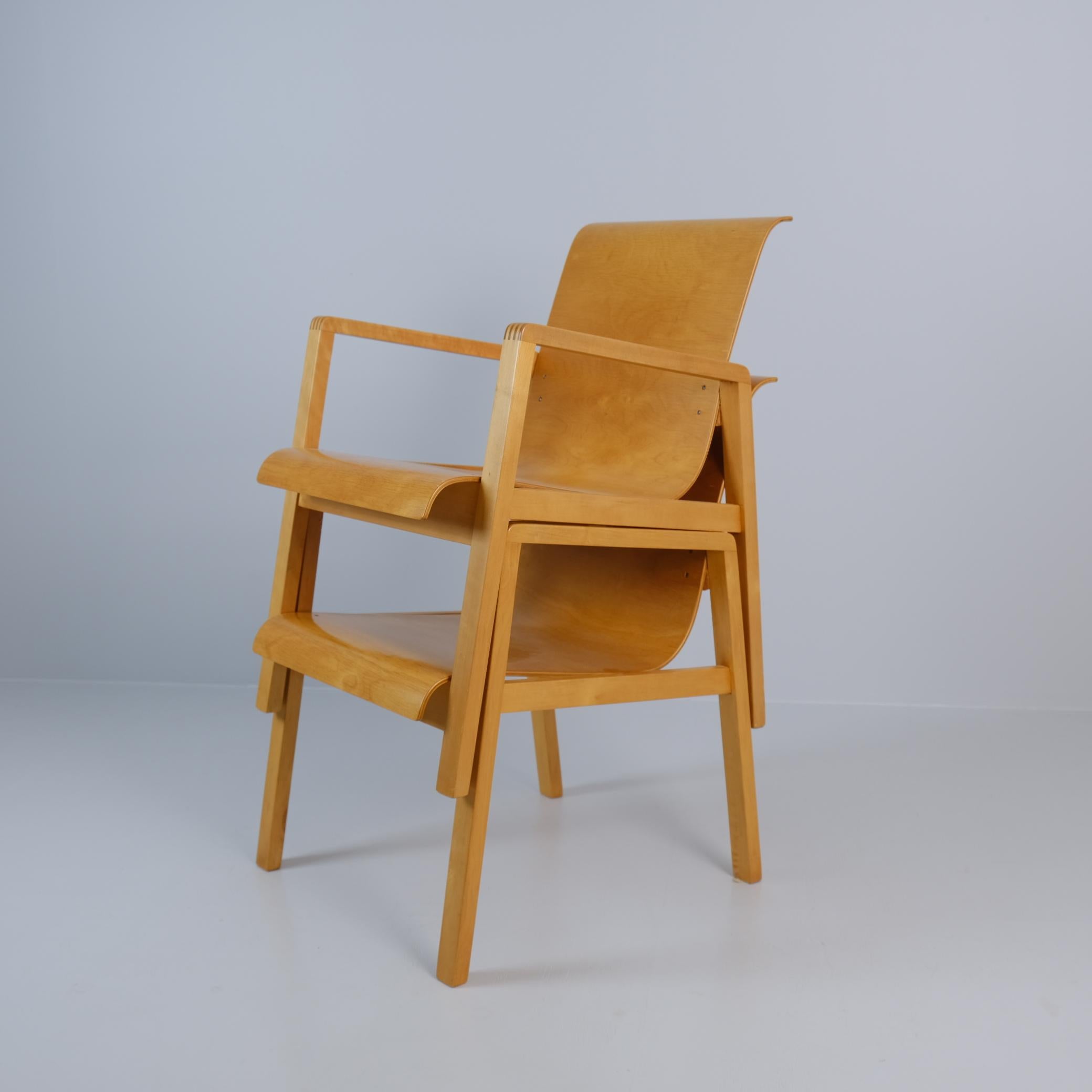 Alvar Aalto Pair of Hallway Armchairs Model 403 in Honey Birch, Artek 1950s For Sale 5