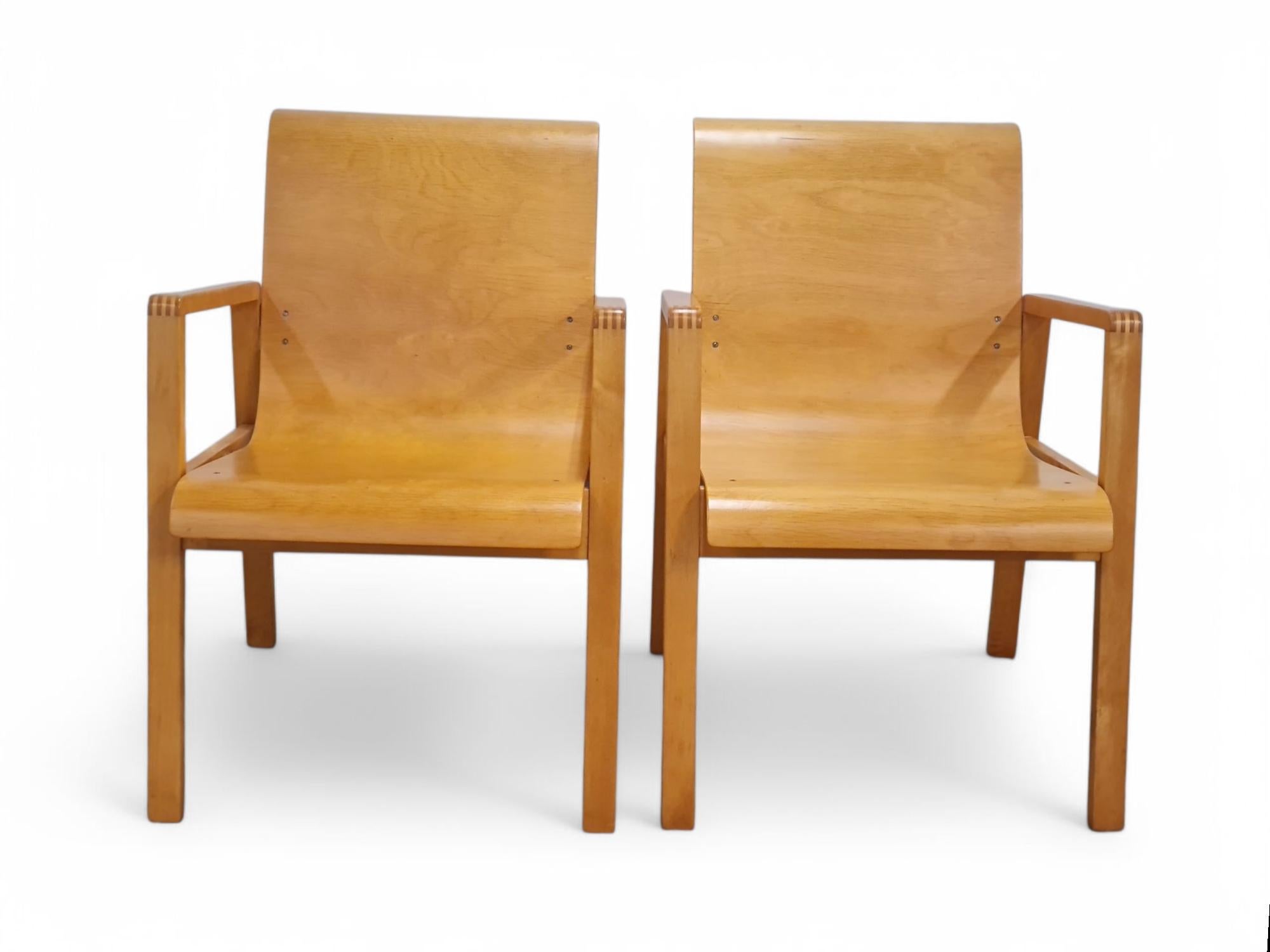 Alvar Aalto Flursesselpaar Modell 403 in Honey Birke, Artek 1950er Jahre (Finnisch) im Angebot