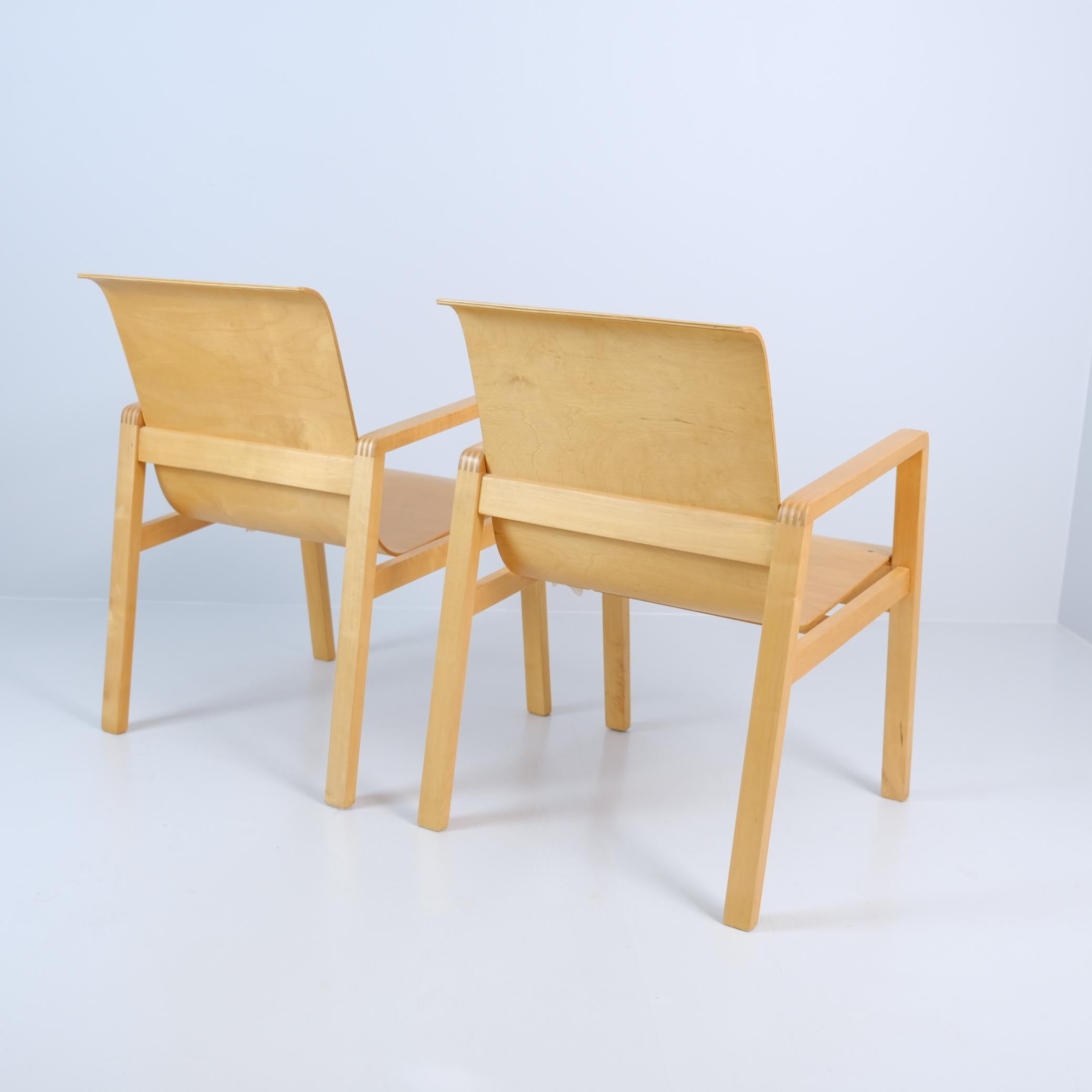 Finnish Alvar Aalto Pair of Hallway Armchairs Model 403 in Honey Birch, Artek 1950s For Sale