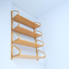 Par de estanterías icónicas minimalistas Alvar Aalto Modelo 112-2 para Artek, años 40