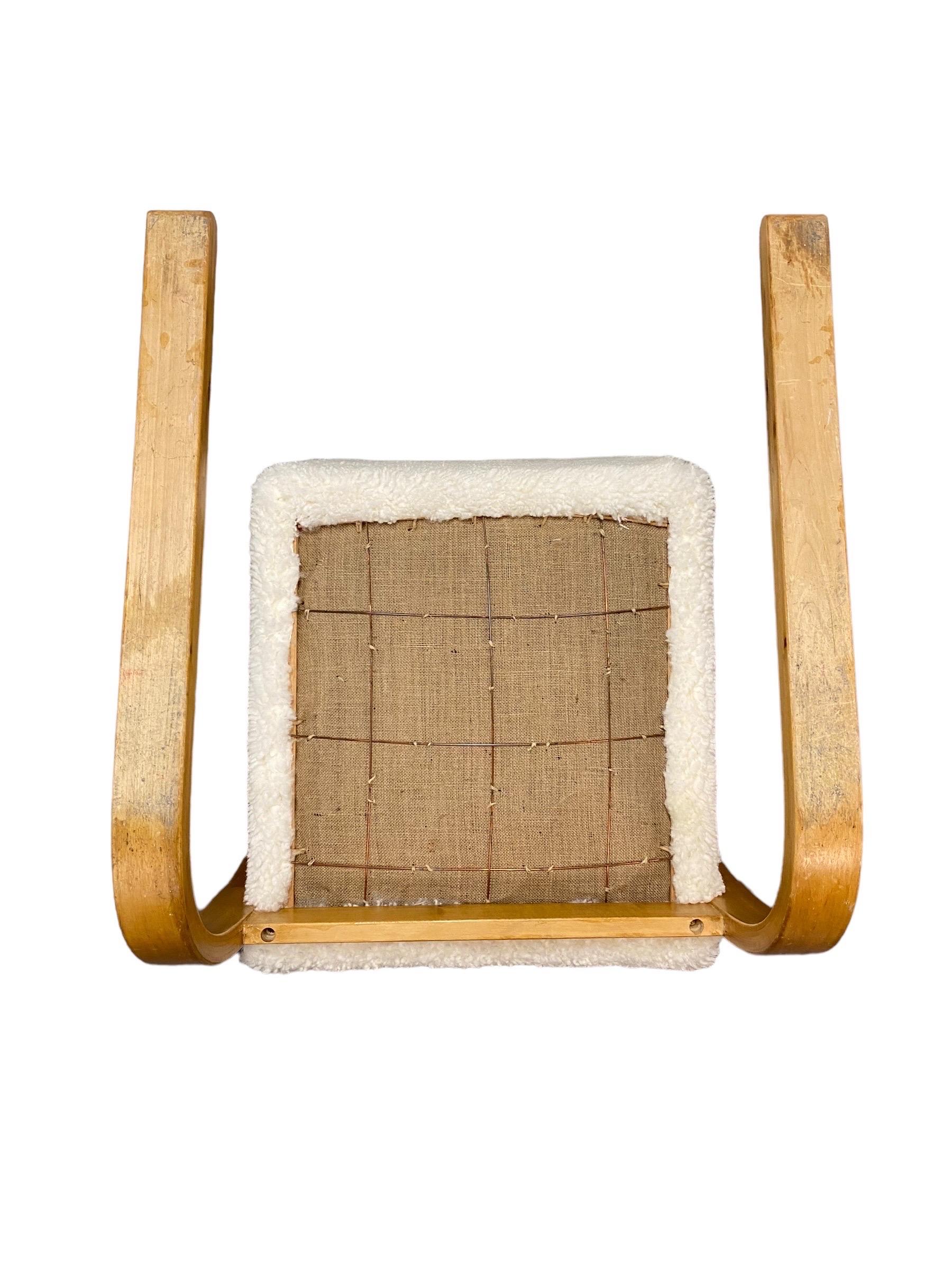 Alvar Aalto Coppia di poltrone a sbalzo imbottite in pelle di pecora Model 402, Artek anni '50 in vendita 4