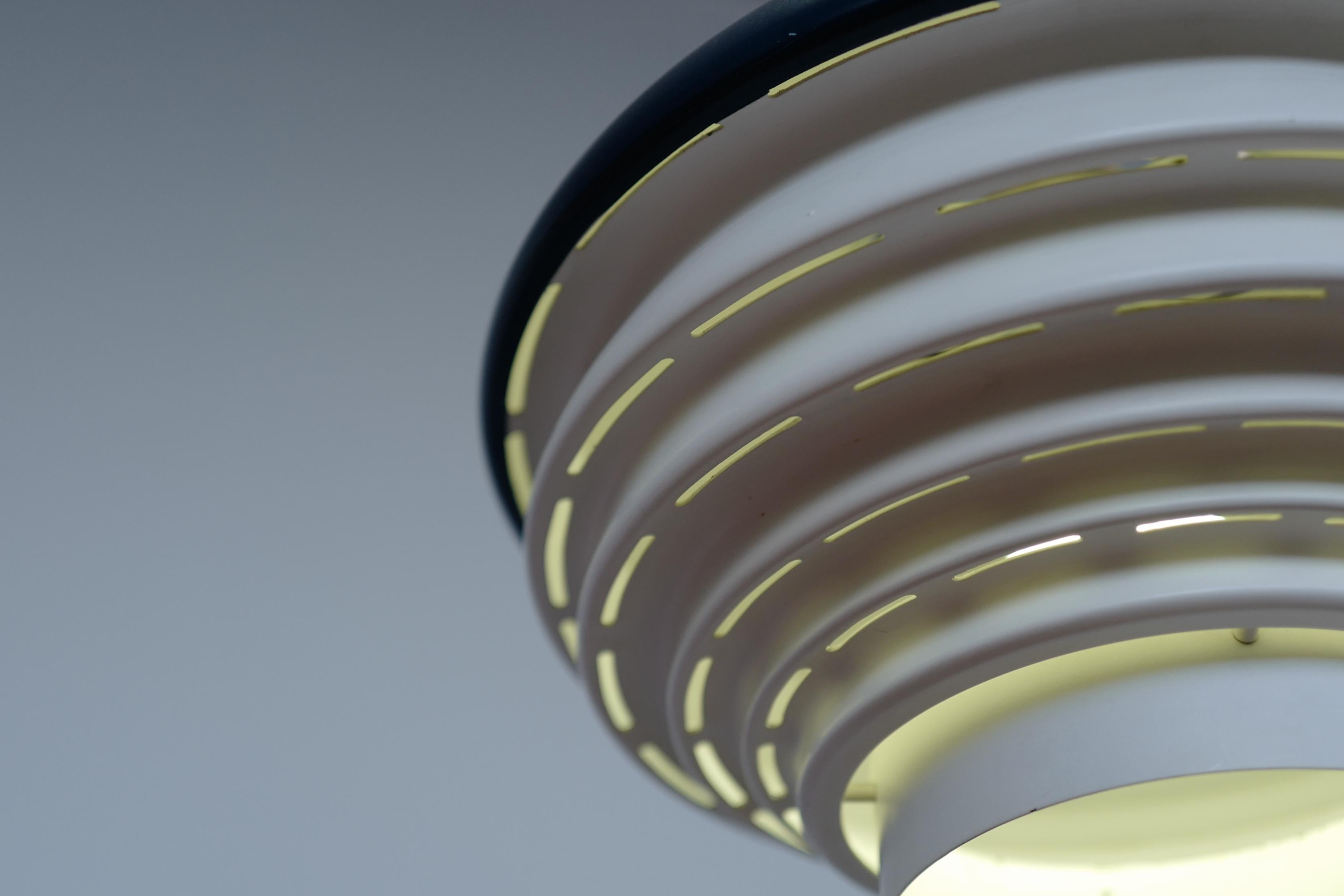 Verniciatura a polvere lampada a sospensione Alvar Aalto A335A di Valaistustyö in vendita