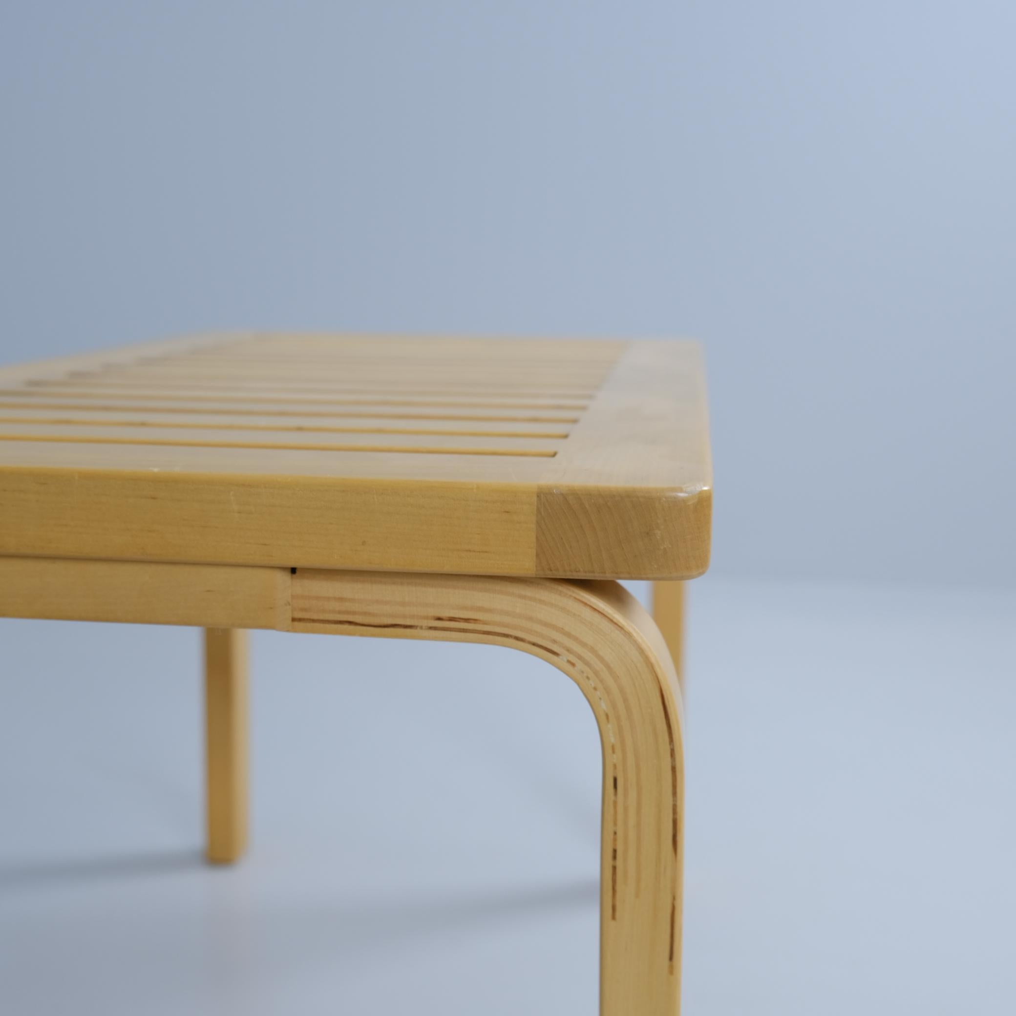 Panchina in betulla 'Ritiläpenkki' di Alvar Aalto modello 153B, Artek anni '70 In condizioni buone in vendita a Helsinki, FI