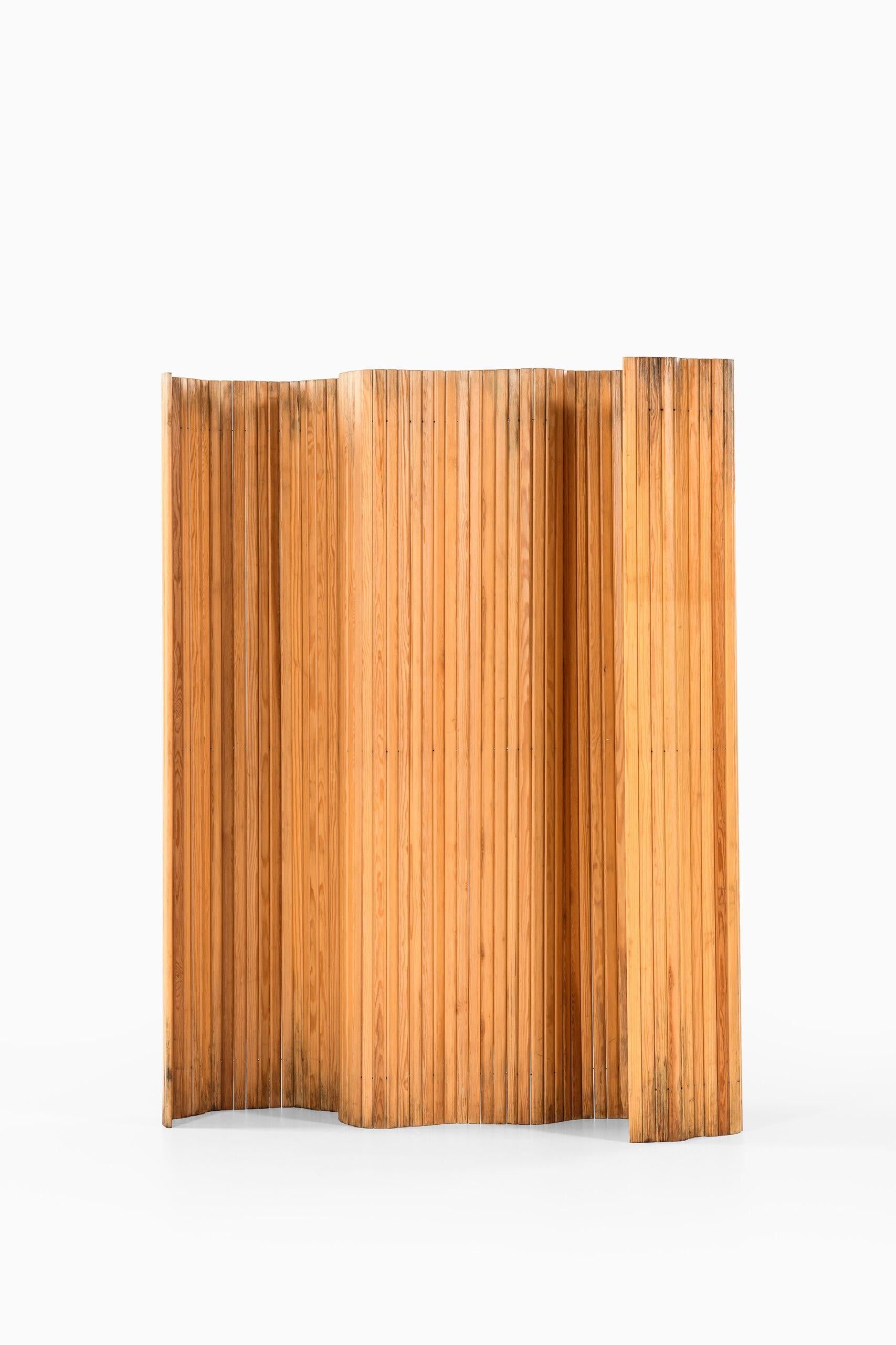 Scandinavian Modern Alvar Aalto Room Divider Model 100 Produced by Artek in Finland For Sale