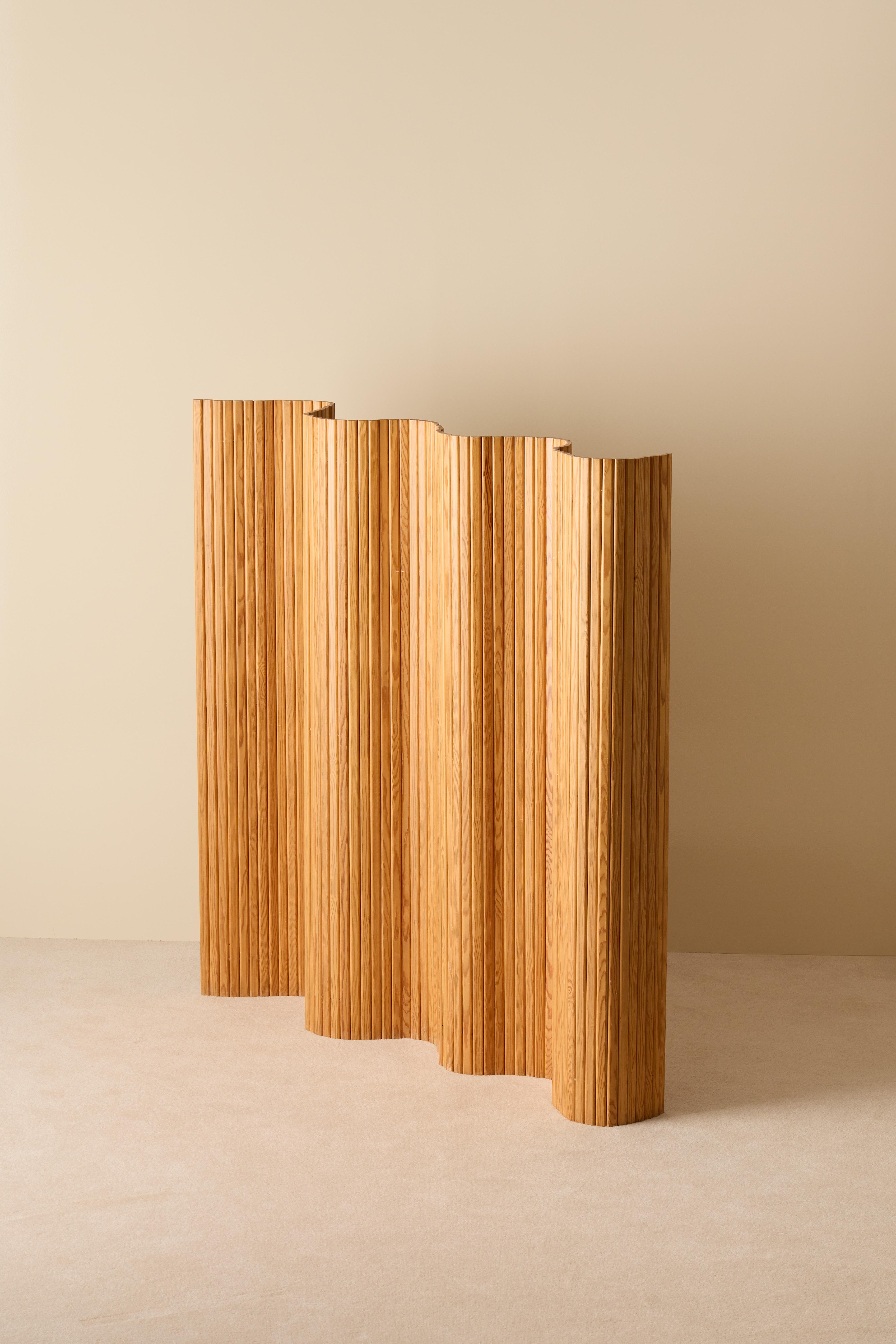 Excellent vintage condition with signs of usage and patina.
Pinewood. Produced by Artek, Finland, late 1960s.

Measures: 
Height 150 cm
W 200 cm.