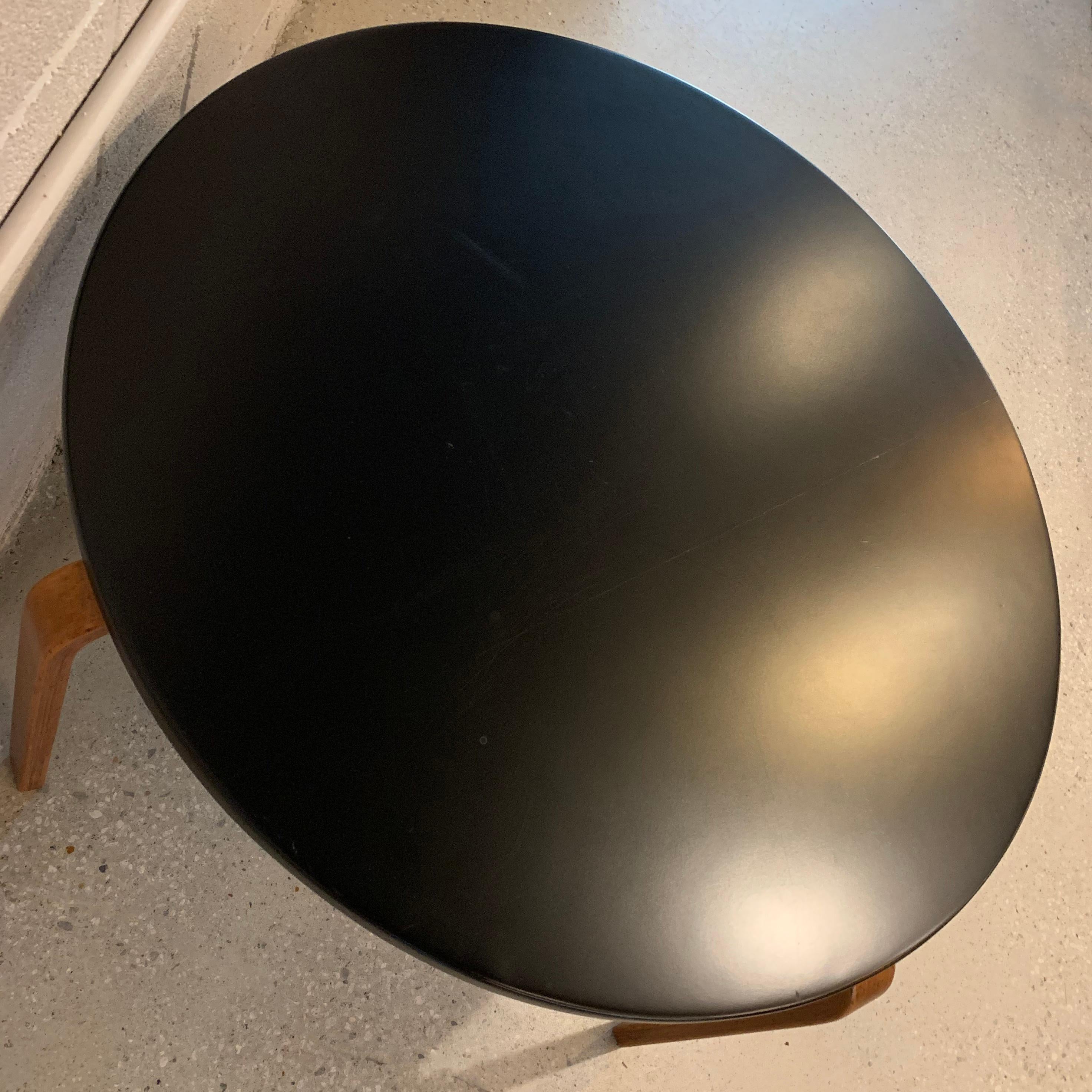 Alvar Aalto Round Bentwood Coffee Table In Good Condition In Brooklyn, NY