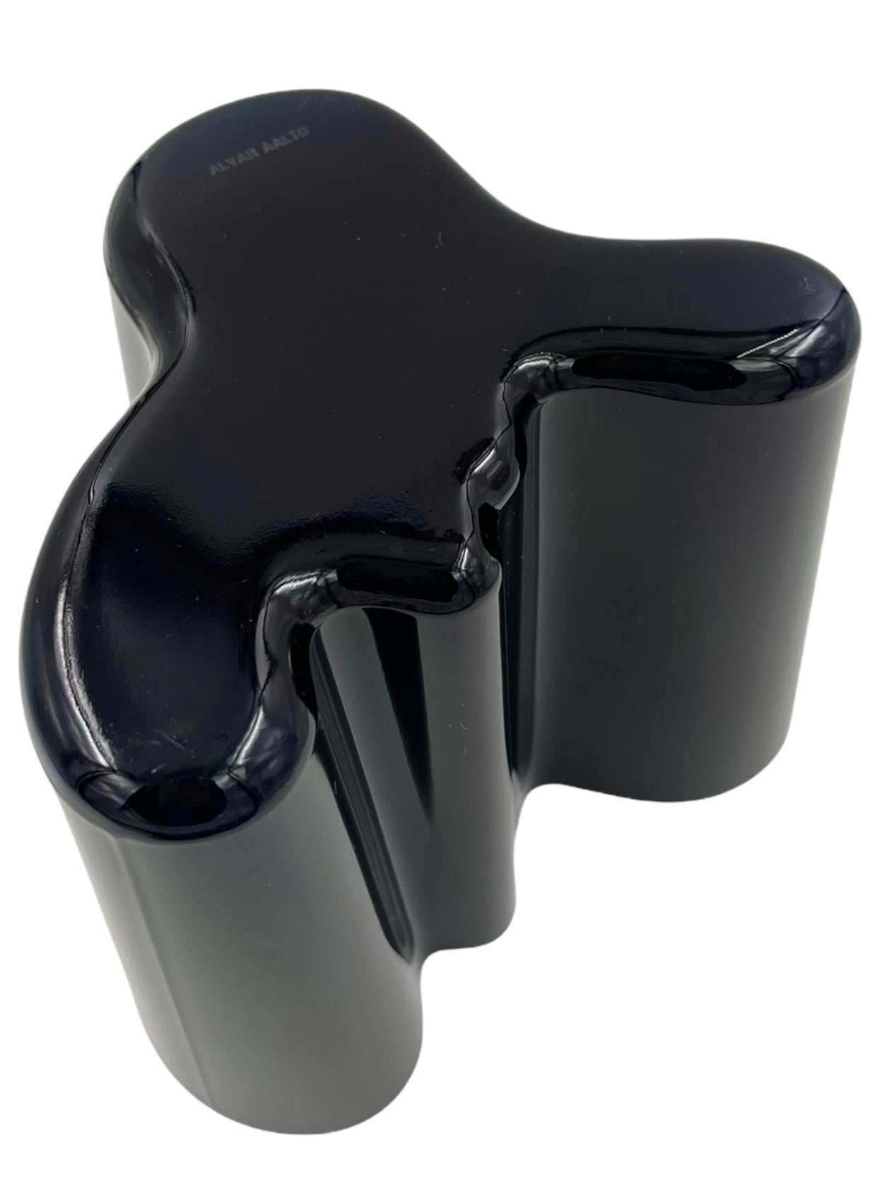 Alvar Aalto, Vase „Savoy“ aus blau getöntem Glas, Iittala, Finnland (Glaskunst) im Angebot