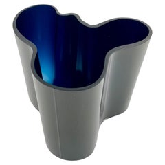 Alvar Aalto "Savoy" Vase in Blue-Tinted Glass, Iittala, Finland For Sale at  1stDibs | alvar aalto vase blue, kaksivärinen aalto maljakko