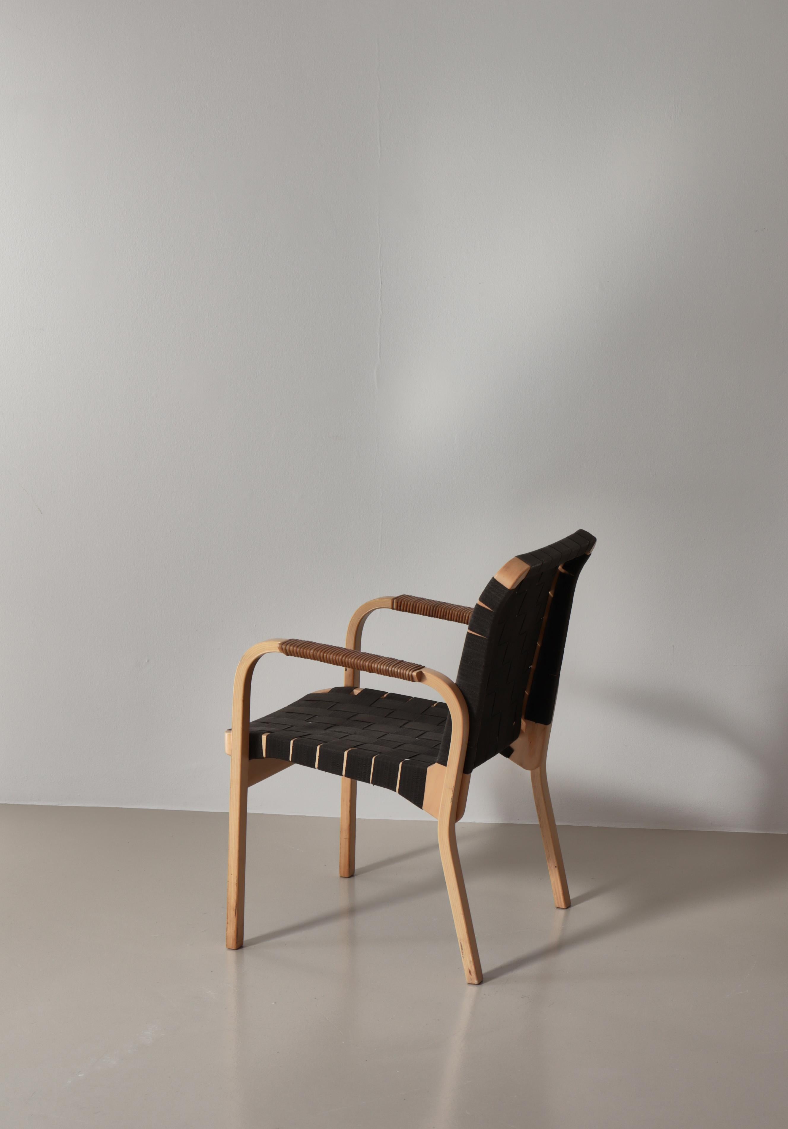 Sillón moderno escandinavo Alvar Aalto Model 45 Abedul y cincha de lino, años 70 en venta 3