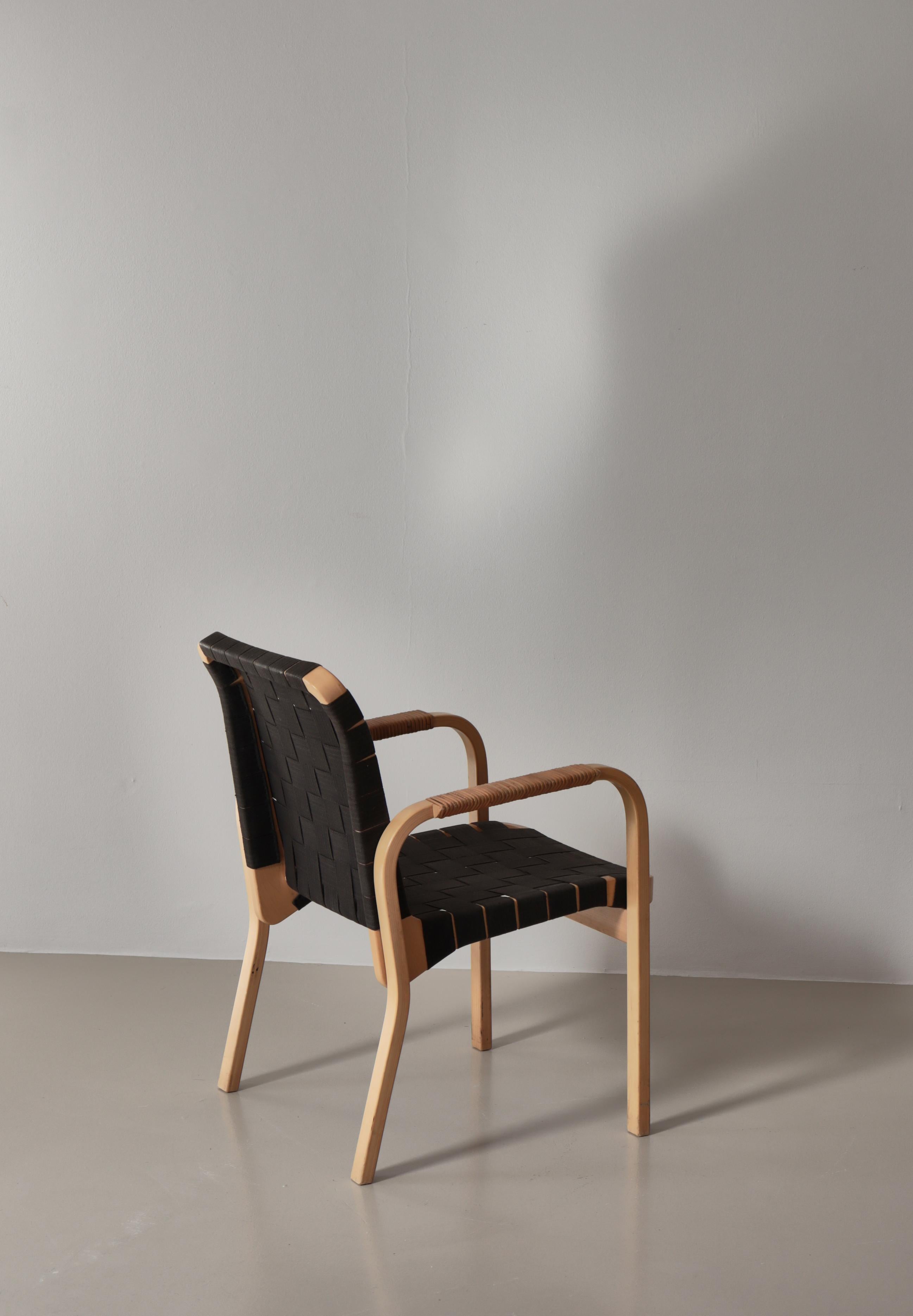 Sillón moderno escandinavo Alvar Aalto Model 45 Abedul y cincha de lino, años 70 en venta 4
