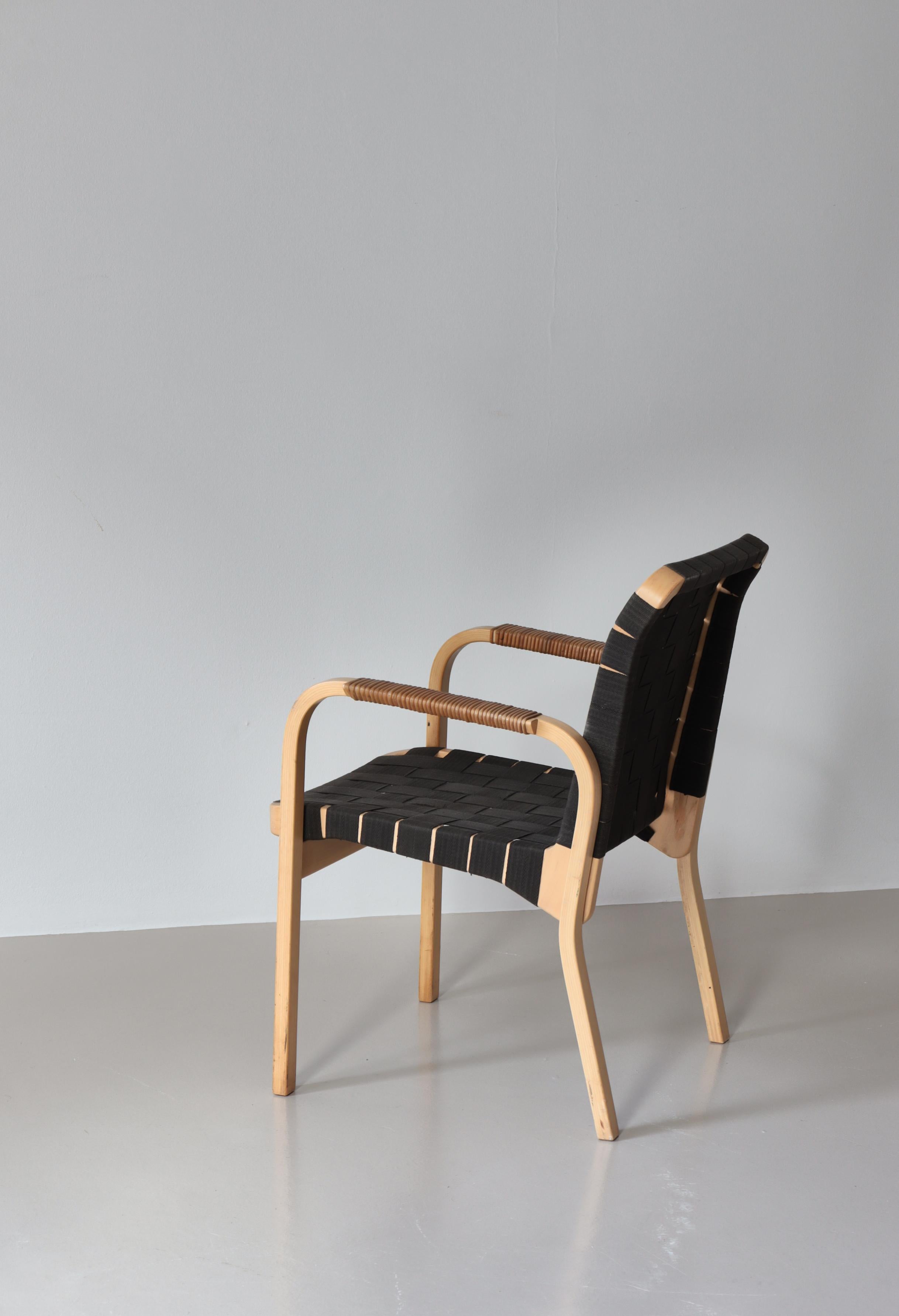 Sillón moderno escandinavo Alvar Aalto Model 45 Abedul y cincha de lino, años 70 en Bueno estado para la venta en Odense, DK
