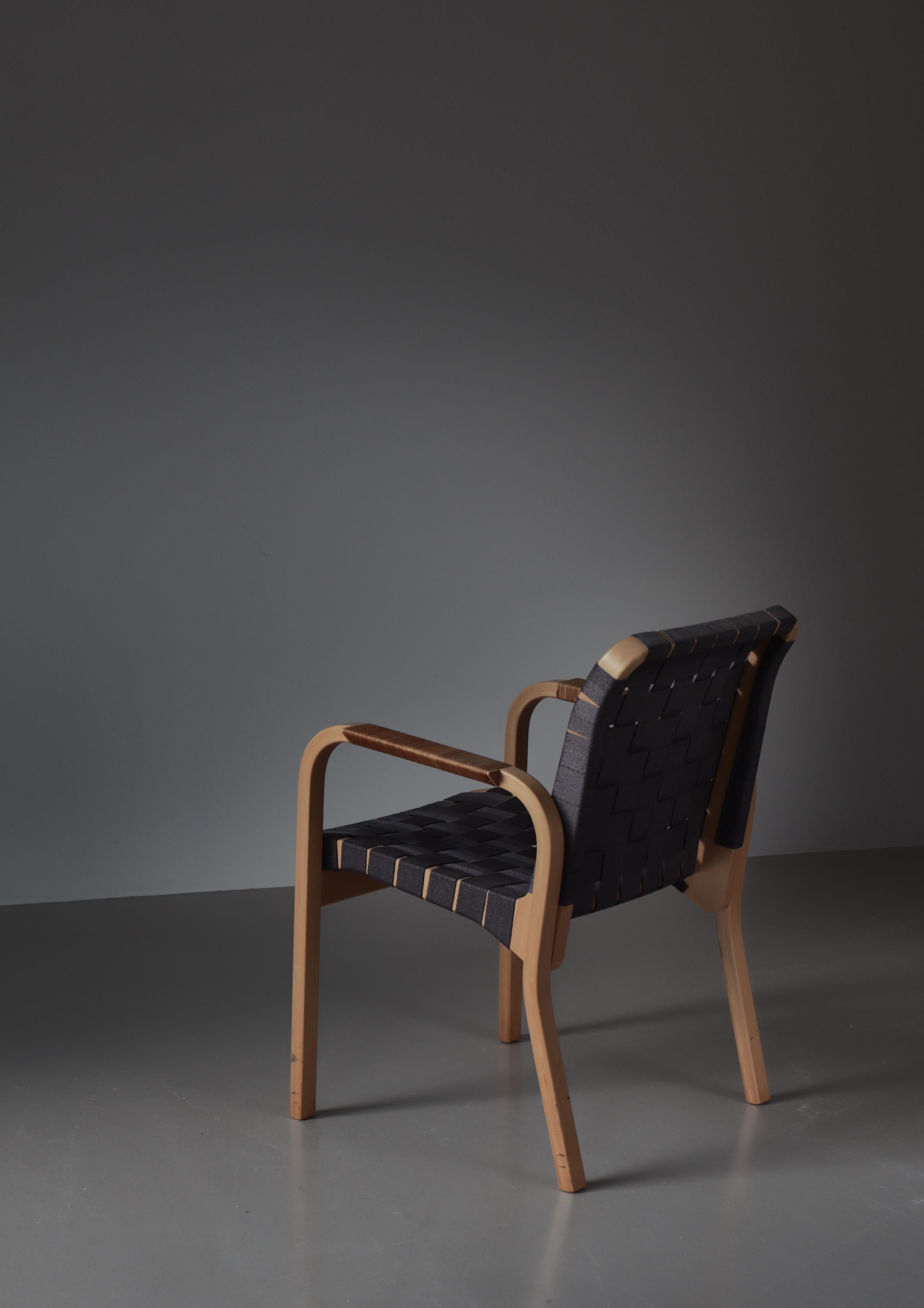 Alvar Aalto, fauteuil moderne scandinave modèle 45, sangles en bouleau et lin, 1970 Bon état - En vente à Odense, DK