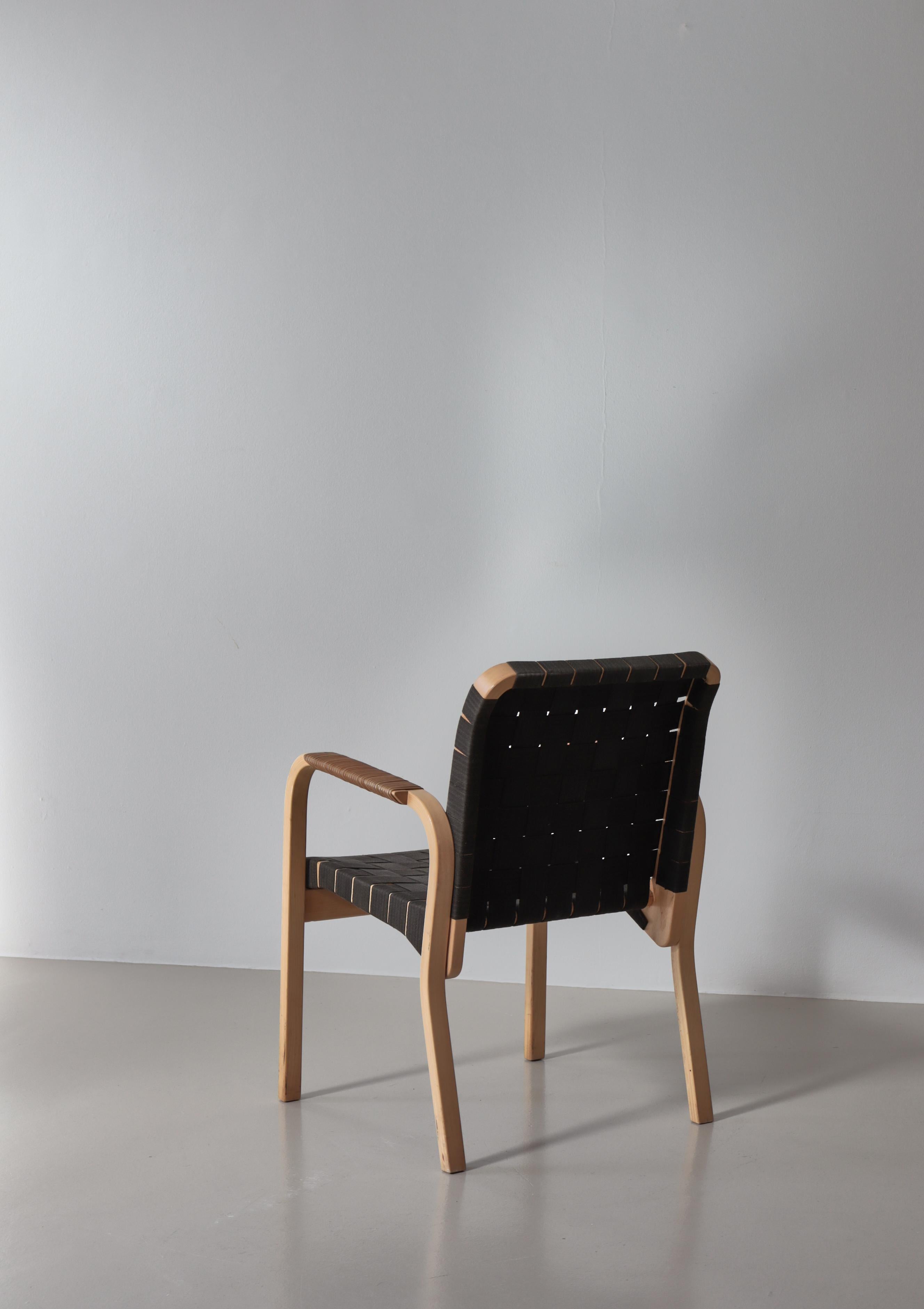 Sillón moderno escandinavo Alvar Aalto Model 45 Abedul y cincha de lino, años 70 mediados del siglo XX en venta