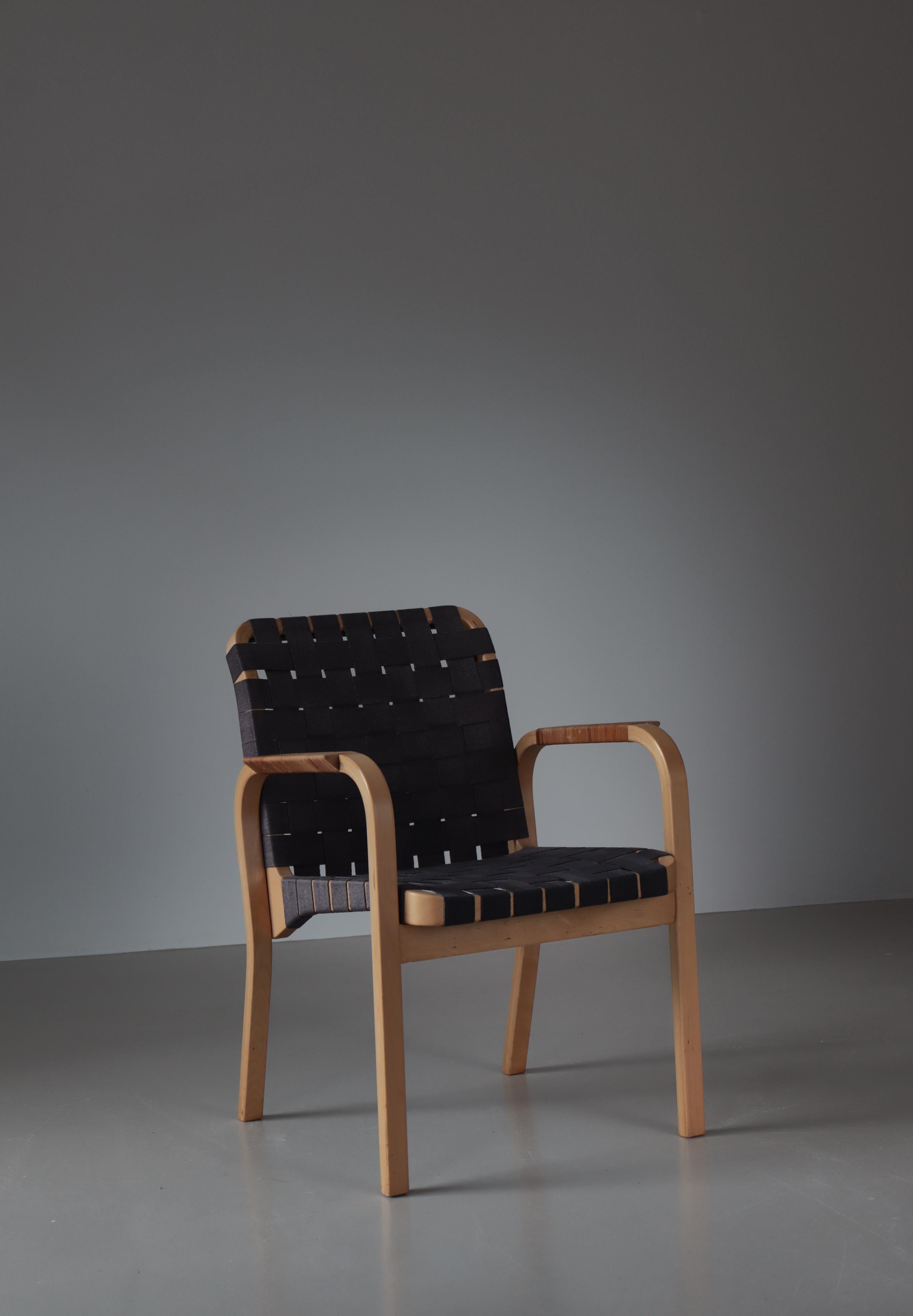 Milieu du XXe siècle Alvar Aalto, fauteuil moderne scandinave modèle 45, sangles en bouleau et lin, 1970 en vente