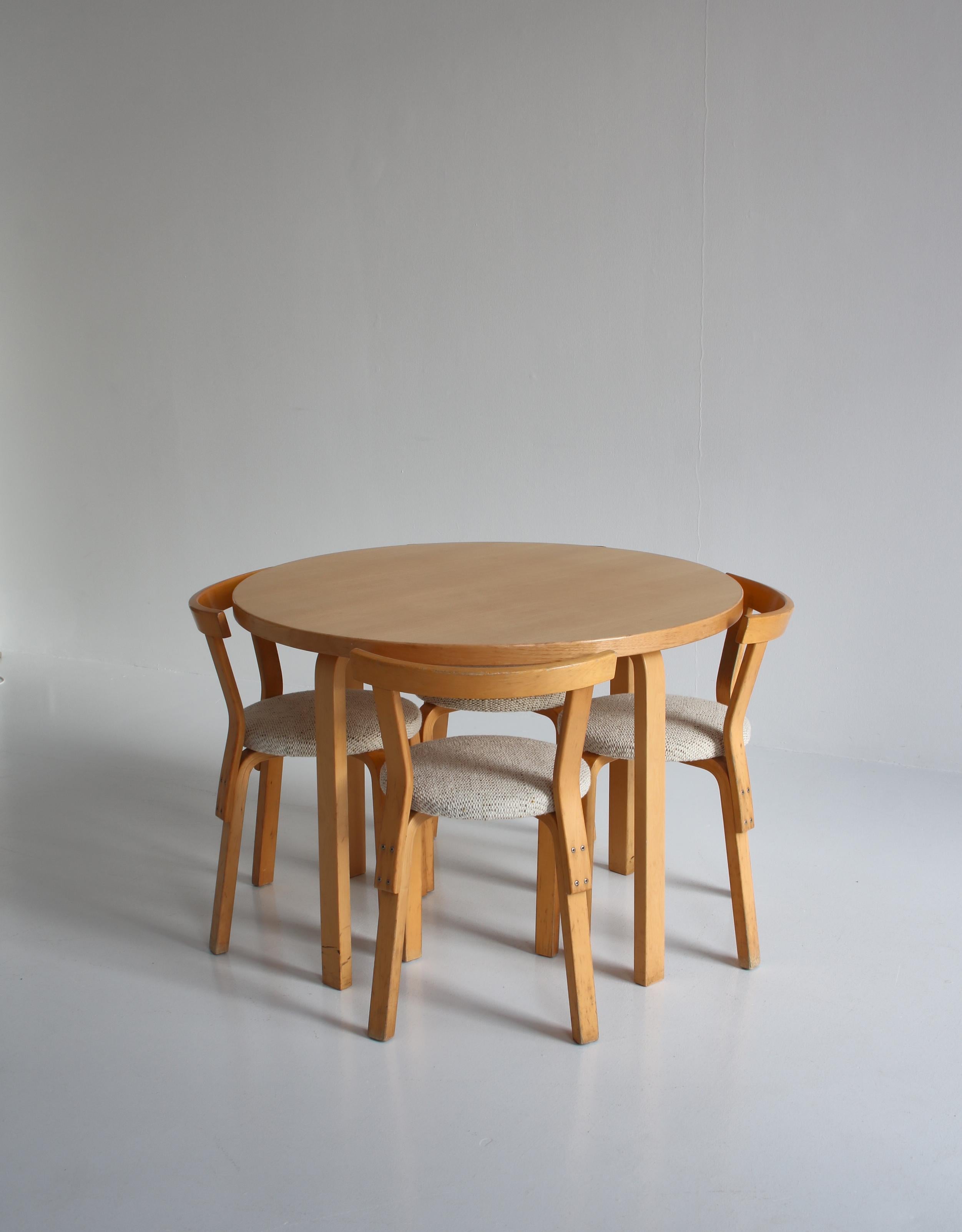 Scandinavian Modern Set of 4 Alvar Aalto chairs model 68 in Birch by Artek, 1970s, Finland