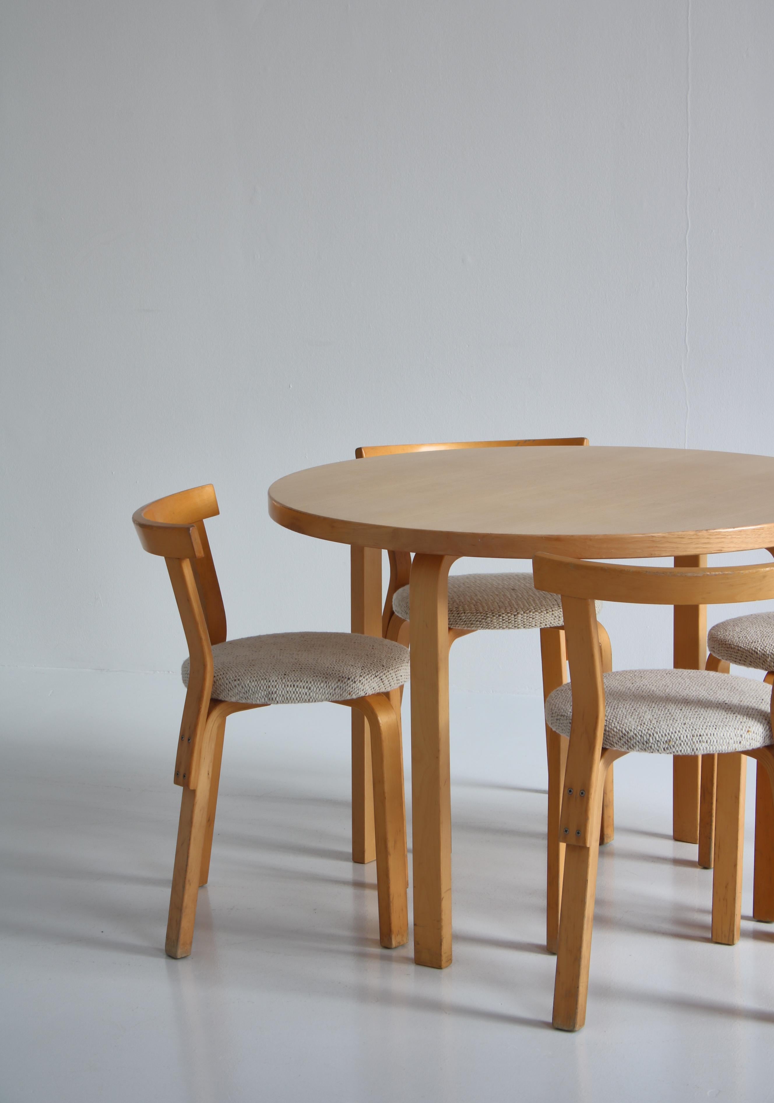 Laminated Set of 4 Alvar Aalto chairs model 68 in Birch by Artek, 1970s, Finland