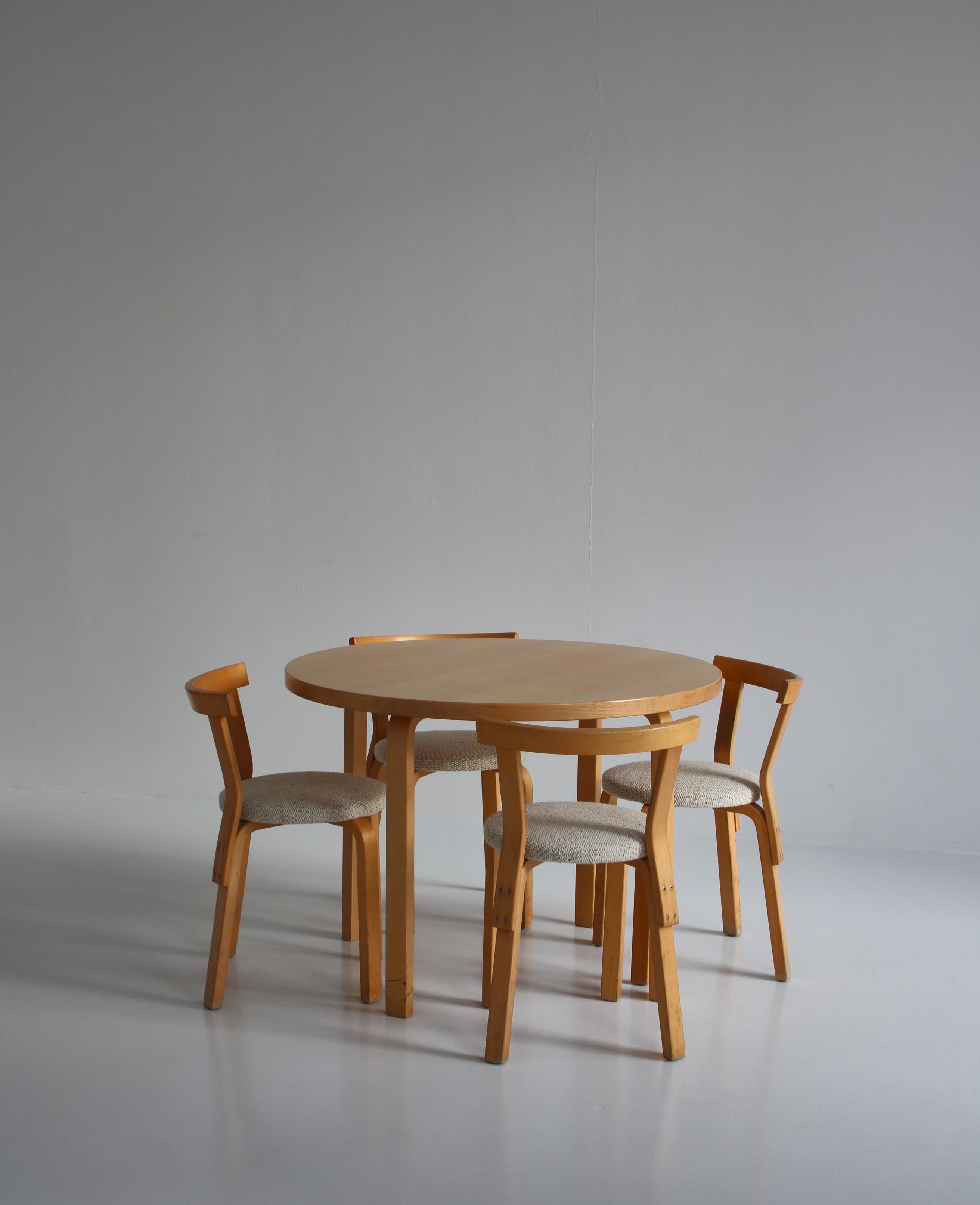 Set of 4 Alvar Aalto chairs model 68 in Birch by Artek, 1970s, Finland In Good Condition In Odense, DK