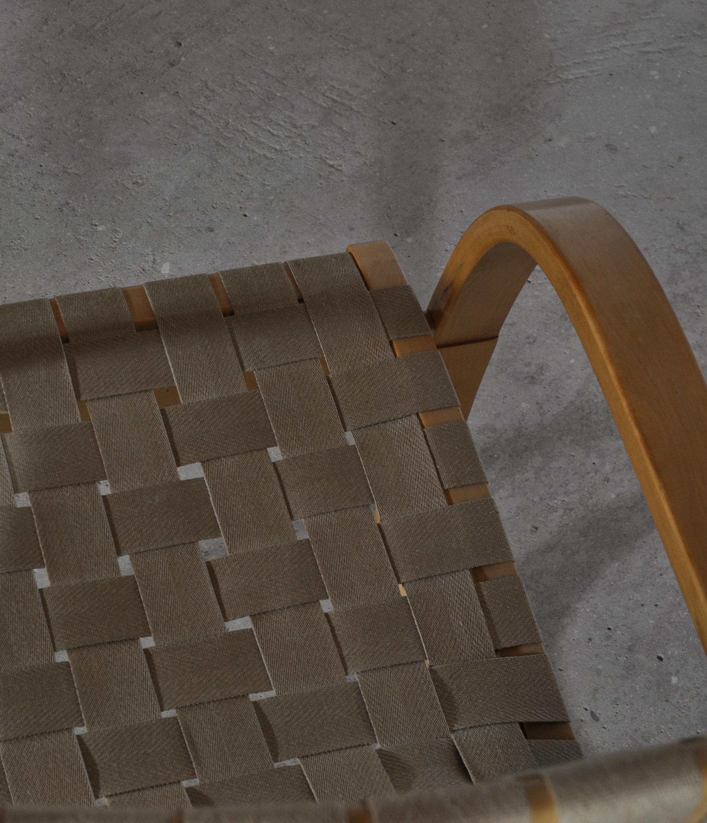 Alvar Aalto Scandinavian Modern Lounge Chairs Model 406 in Birch by Artek, 1960s 5