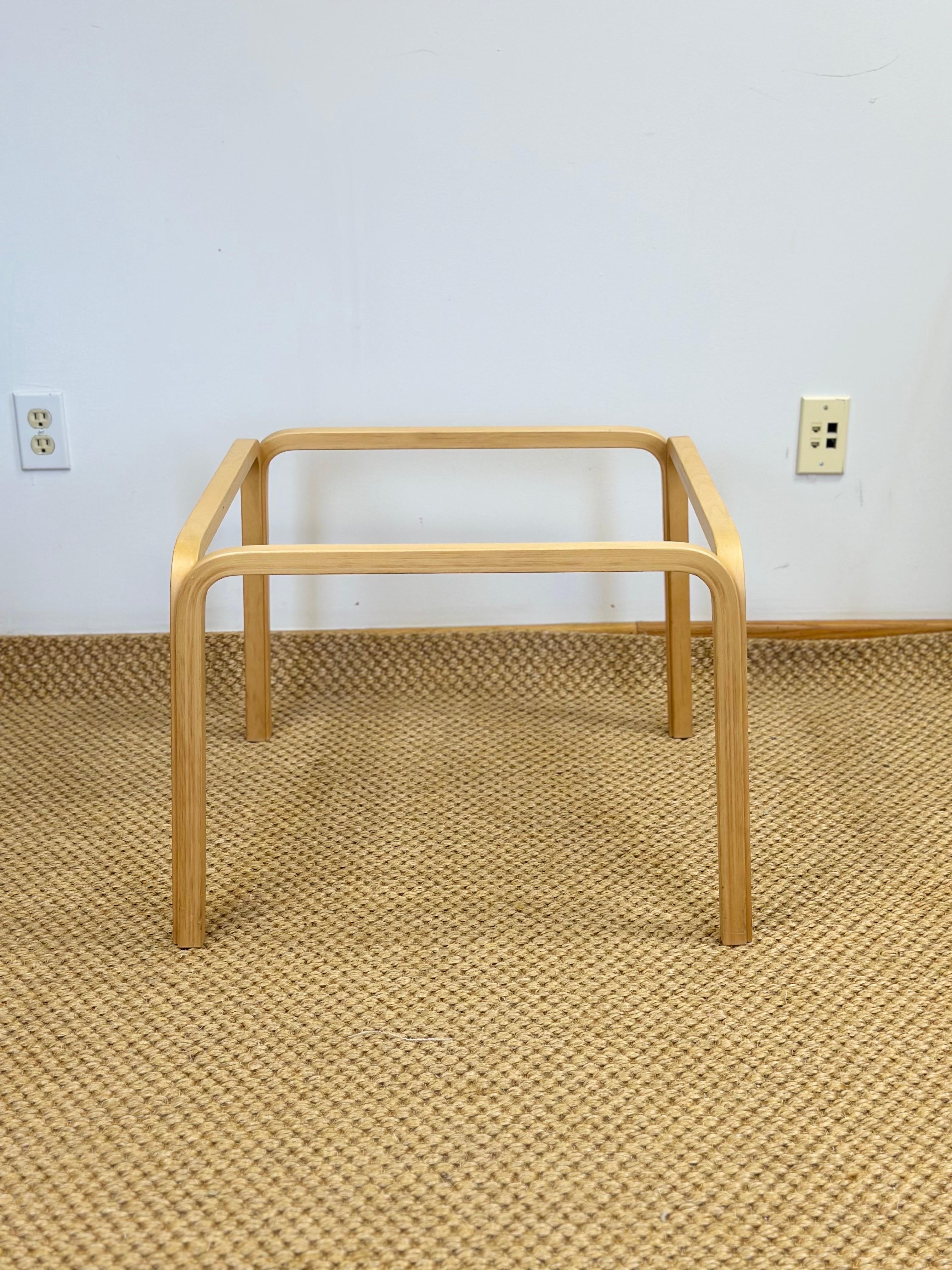Table basse rectangulaire scandinave Y805 en contreplaqué de bouleau et verre Alvar Aalto en vente 2