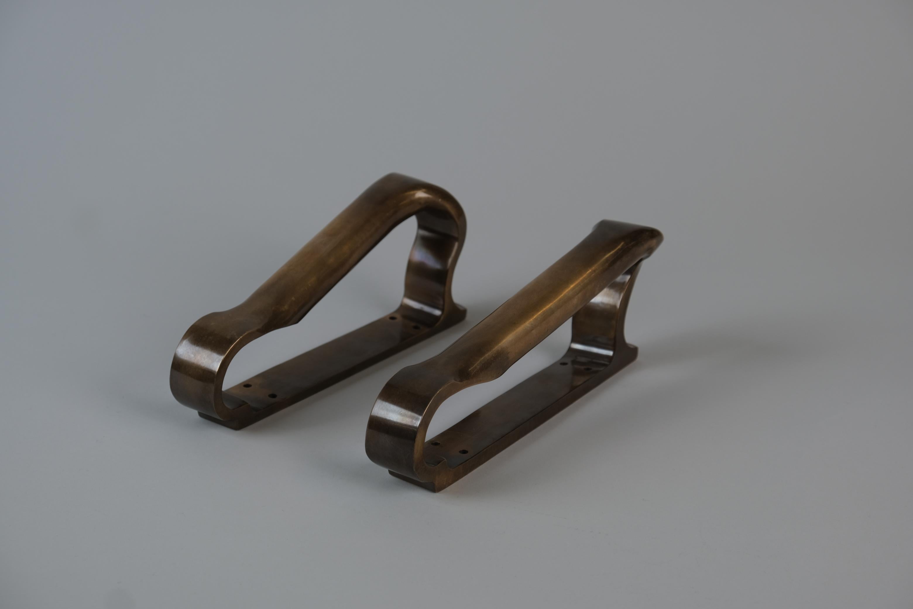 Mid-Century Modern Poignées de porte / tirettes sculpturales en bronze moulé d'Alvar Aalto+Aalto, Valaistustyö 1950s en vente