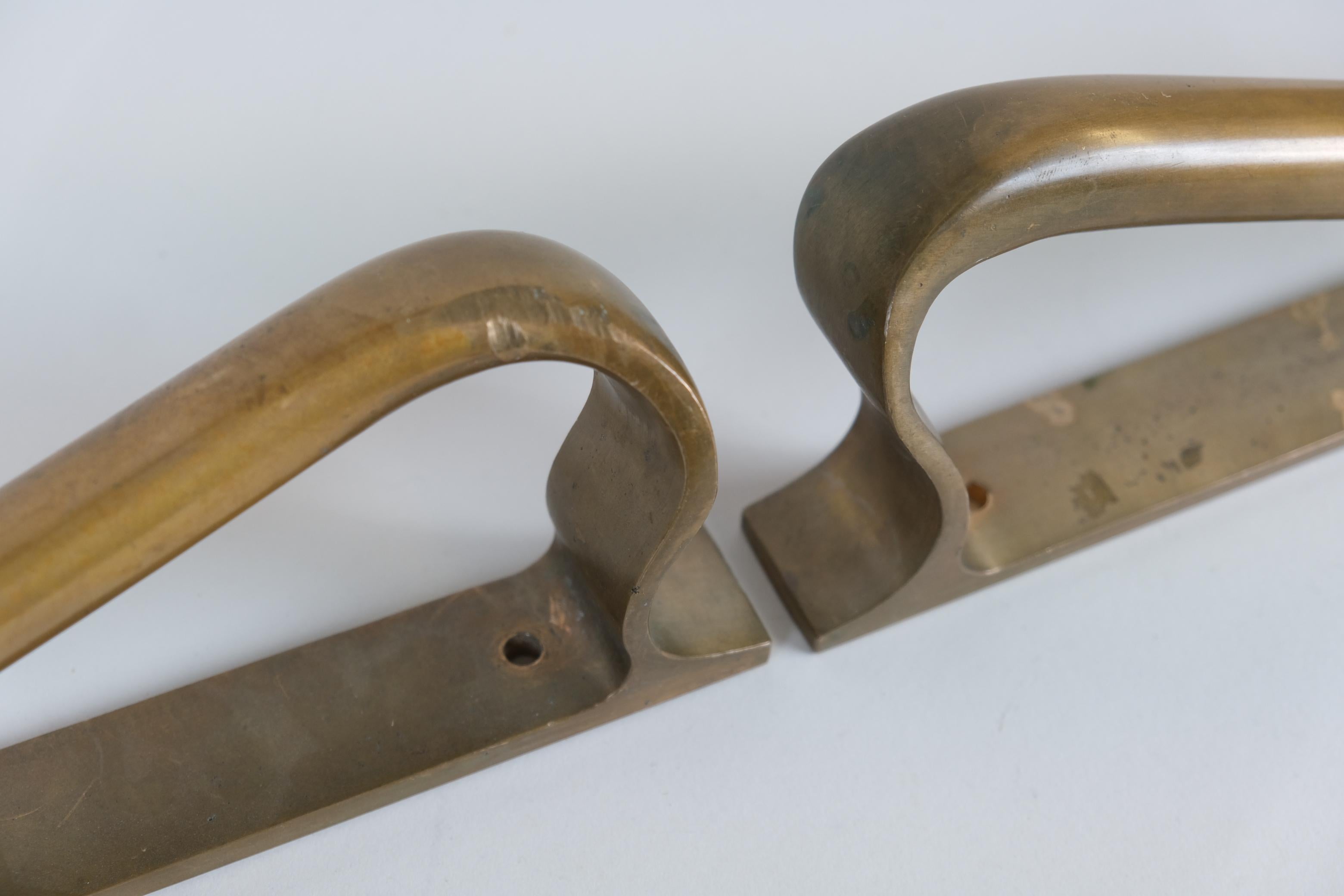 Alvar Aalto Sculptural Door Handles/Pulls in Cast Bronze, Valaistustyö 1950s In Good Condition For Sale In Helsinki, FI