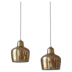Set di 2 pendenti a campana dorati di Alvar Aalto per Louis Poulsen, anni '50