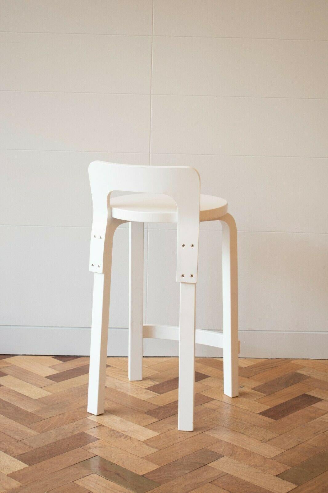 Alvar Aalto Set of 8 K65 Bar/Kitchen High Stools for Artek Contemporary In Good Condition In London, GB