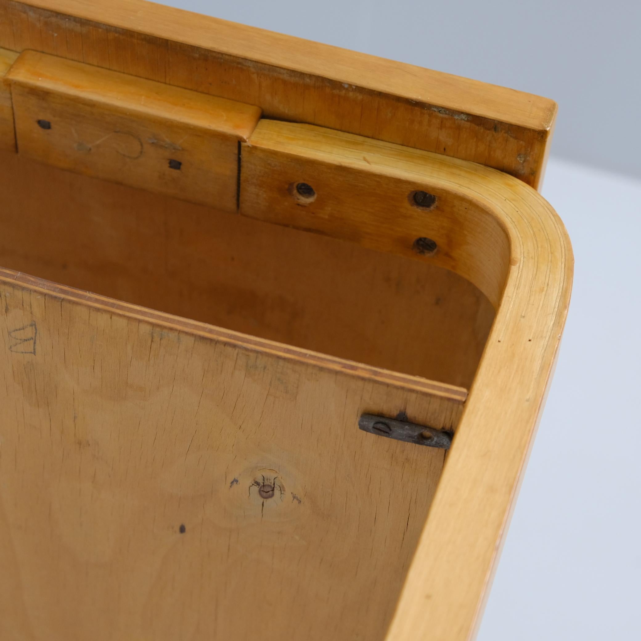 Alvar Aalto Side / Newspaper Table Model A 86 in Birch for Artek, 1930s For Sale 4