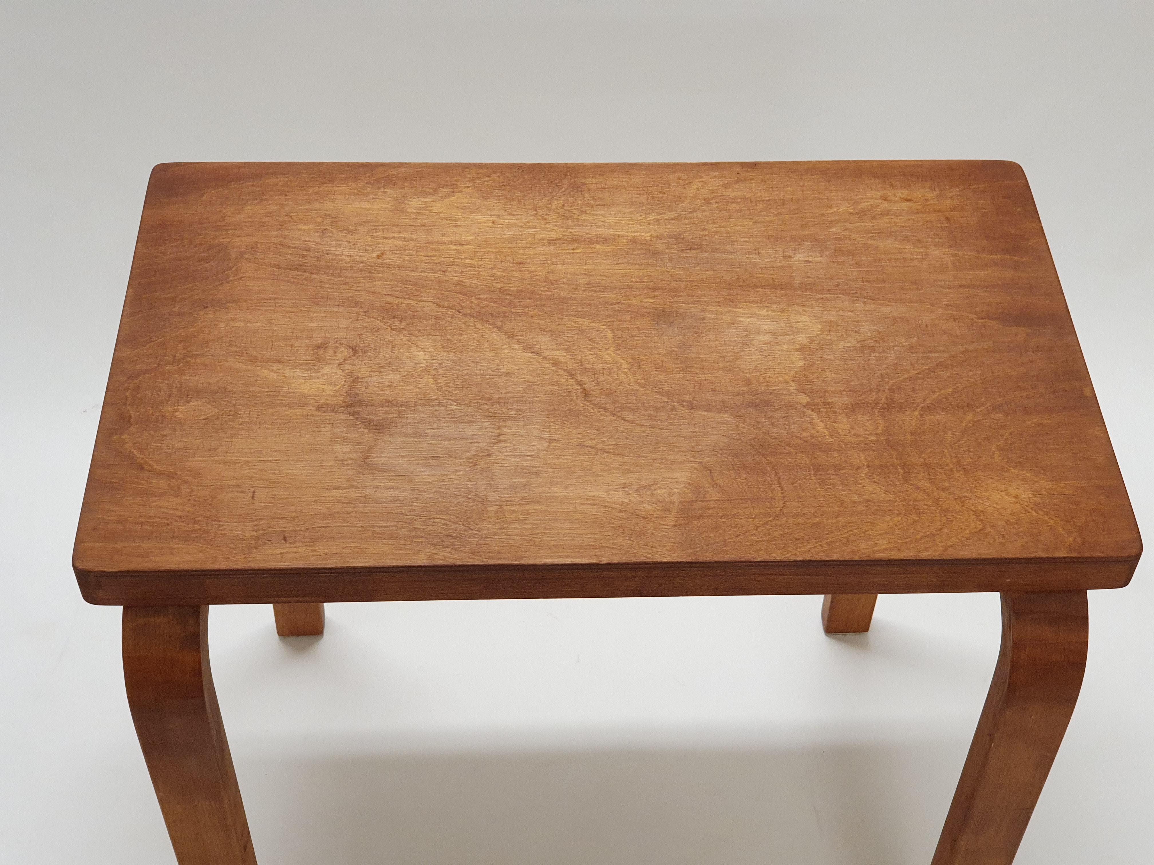 Alvar Aalto Beistelltisch 1950er-1960er Jahre (Skandinavische Moderne) im Angebot