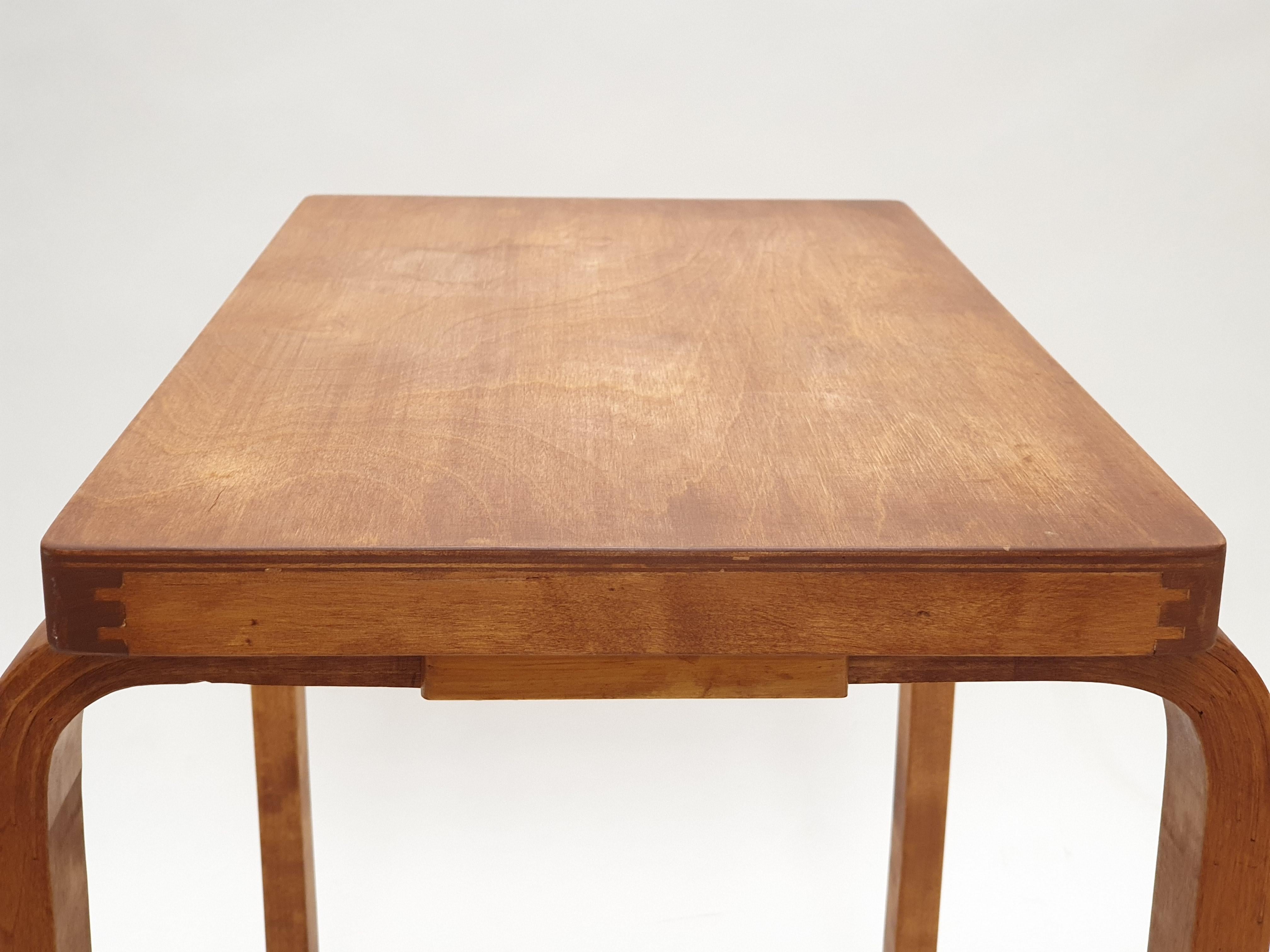Alvar Aalto Beistelltisch 1950er-1960er Jahre (Finnisch) im Angebot