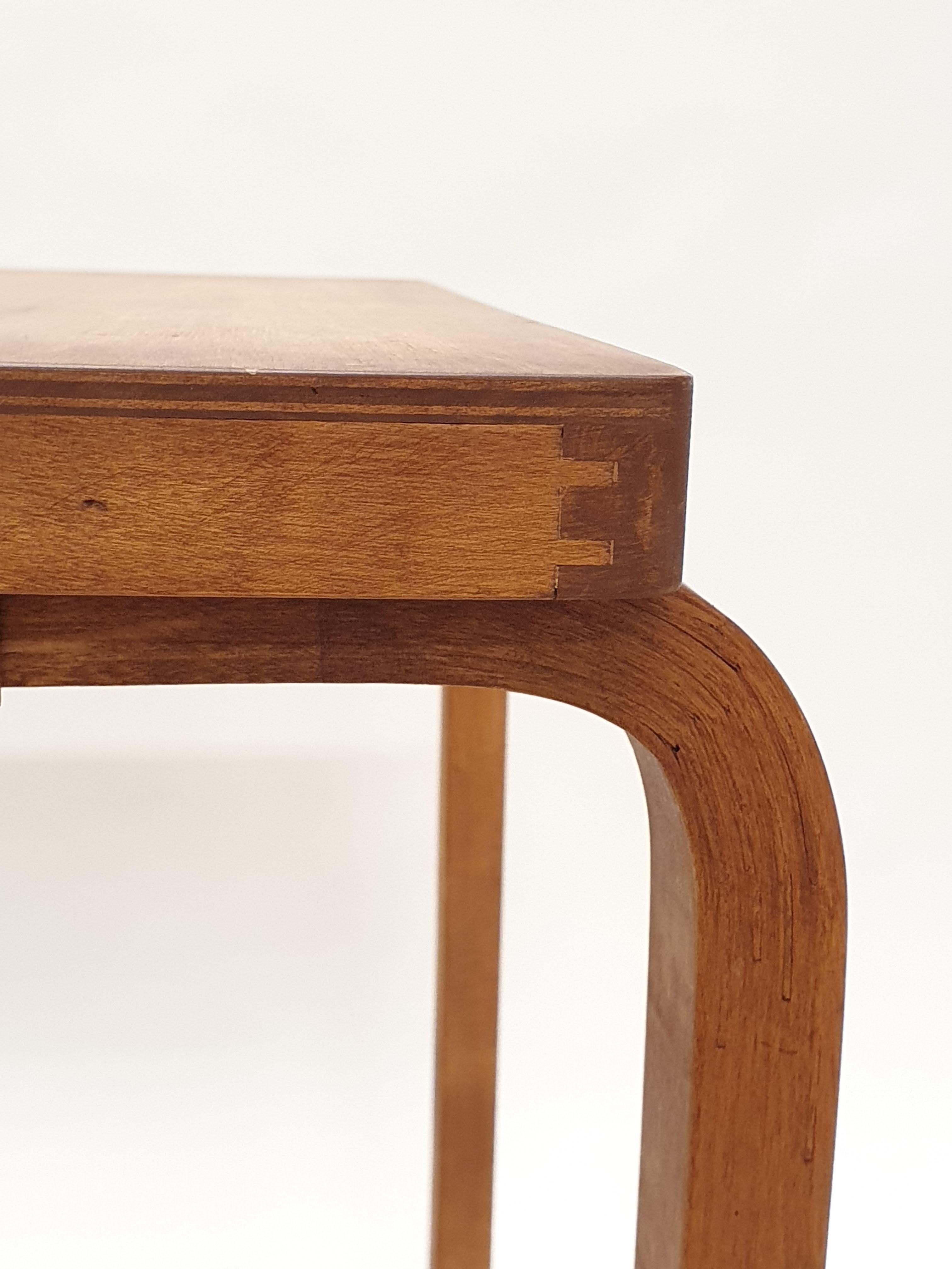 Alvar Aalto Beistelltisch 1950er-1960er Jahre im Zustand „Gut“ im Angebot in Espoo, FI
