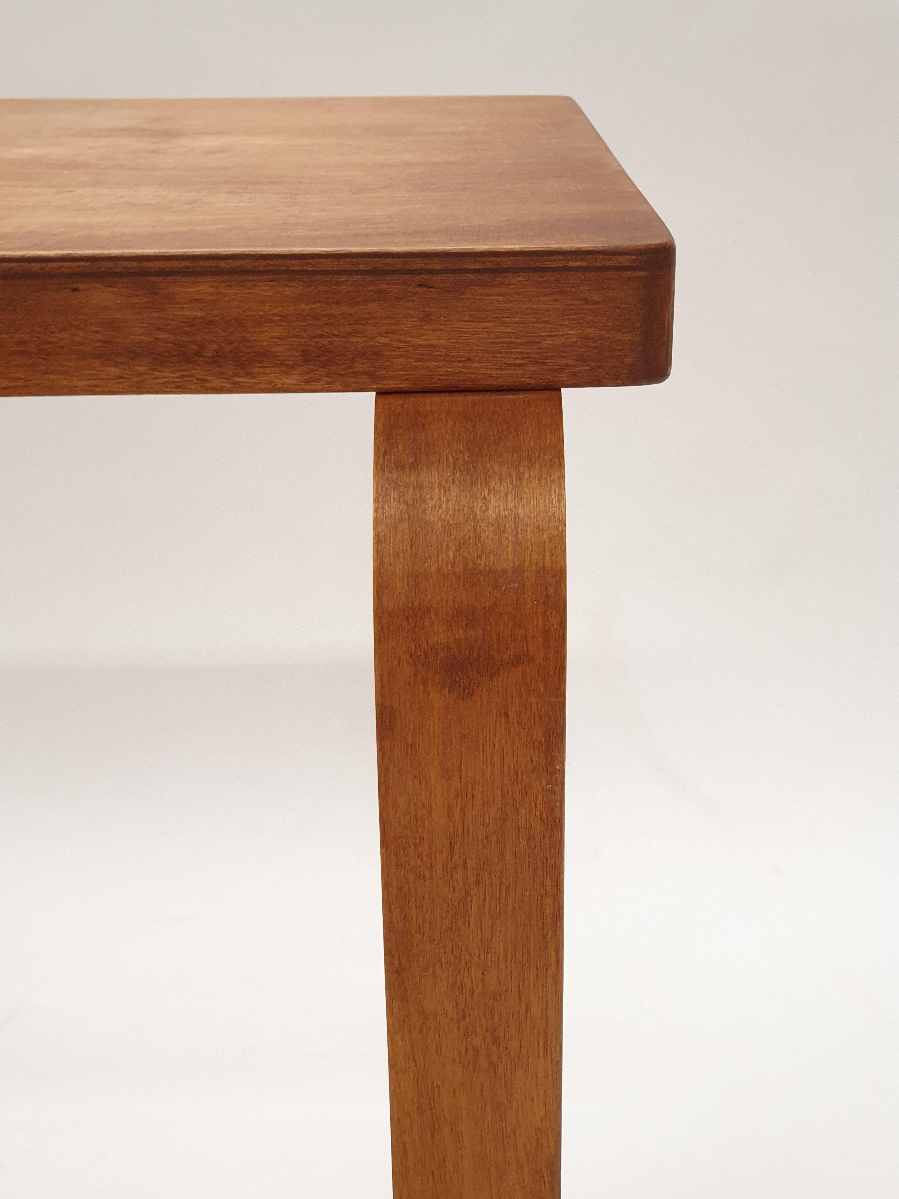 Alvar Aalto Beistelltisch 1950er-1960er Jahre (Birke) im Angebot