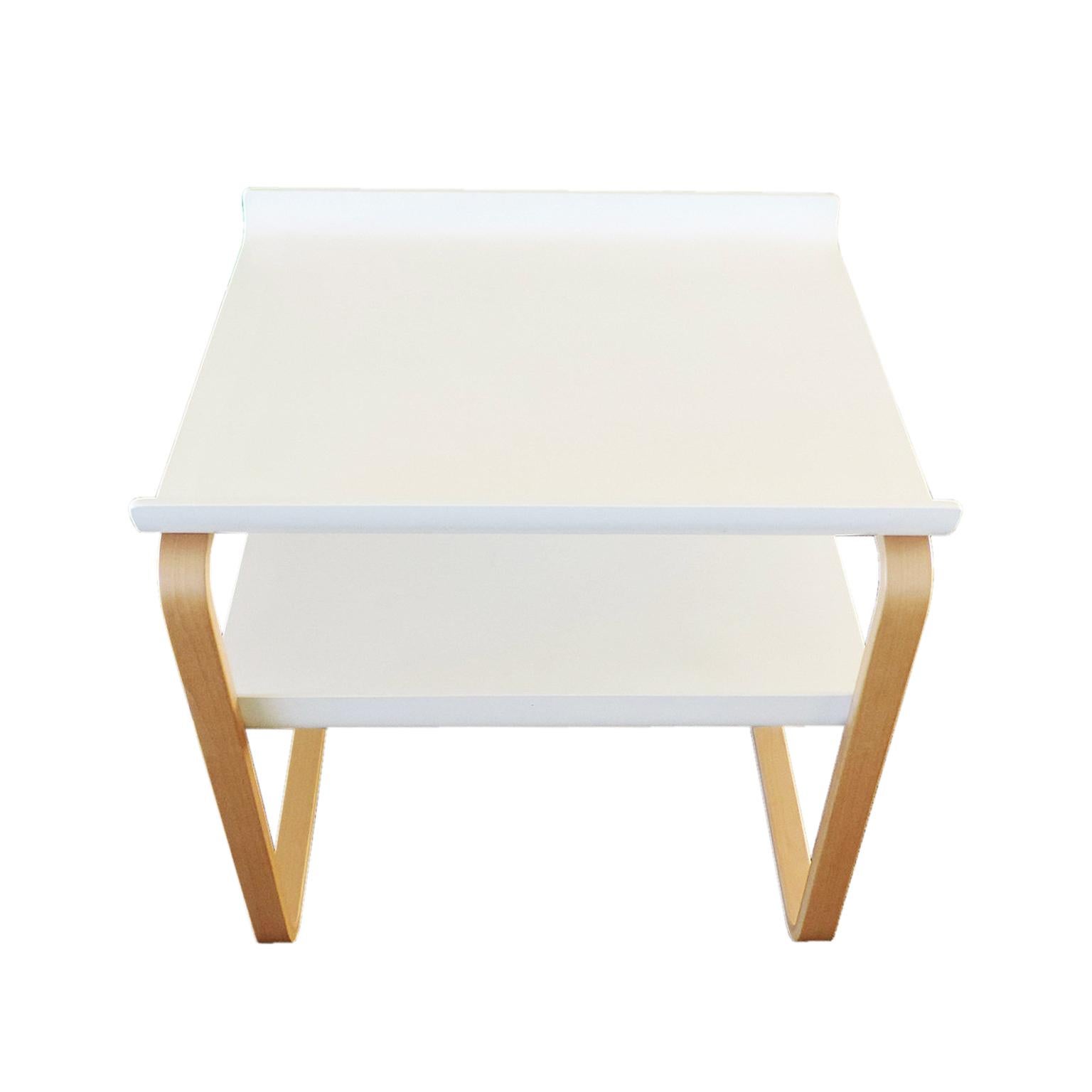 Alvar Aalto Side Table 915 Set (Minimalistisch) im Angebot