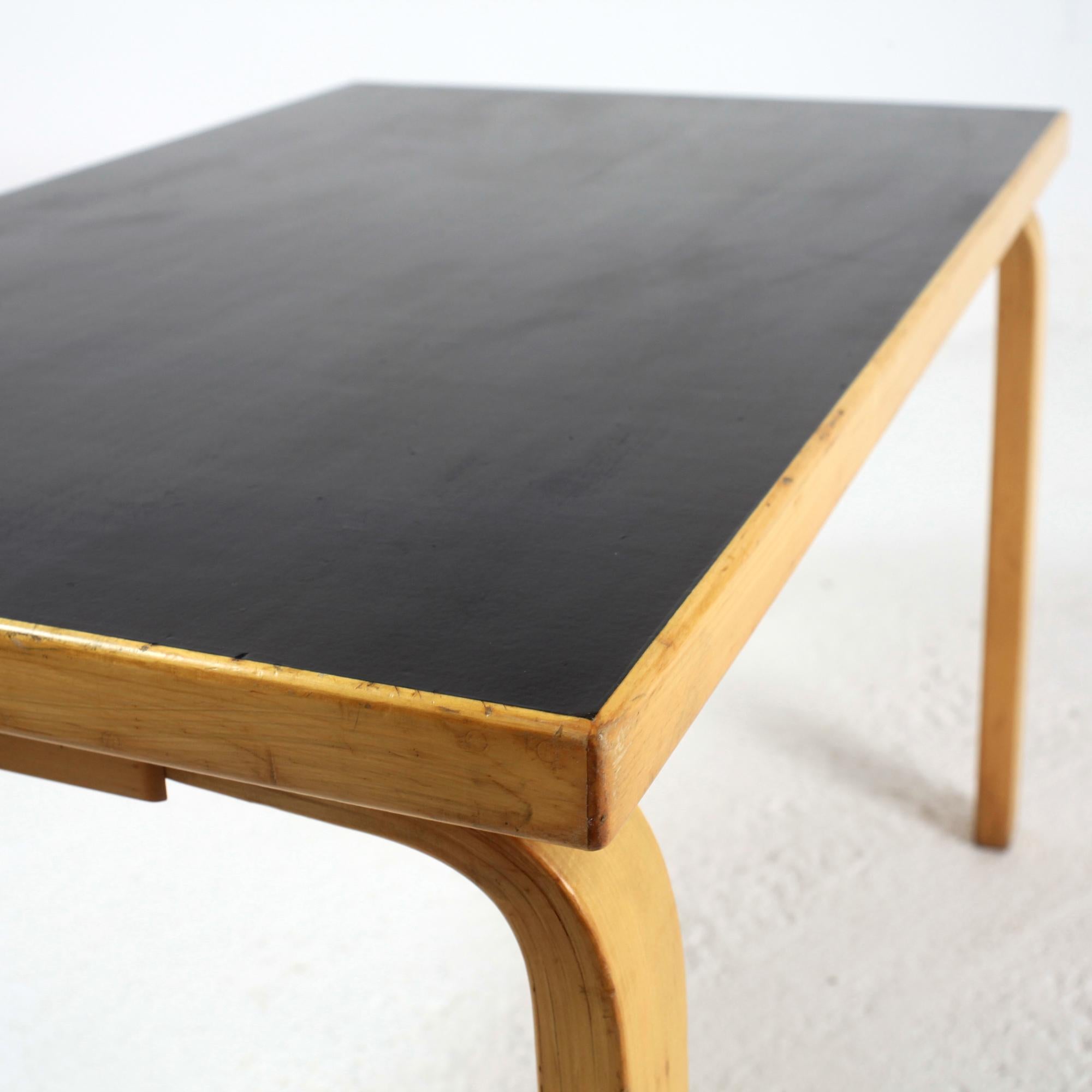 Table d'appoint Alvar Aalto pour Artek Finlande 1970 en vente 4