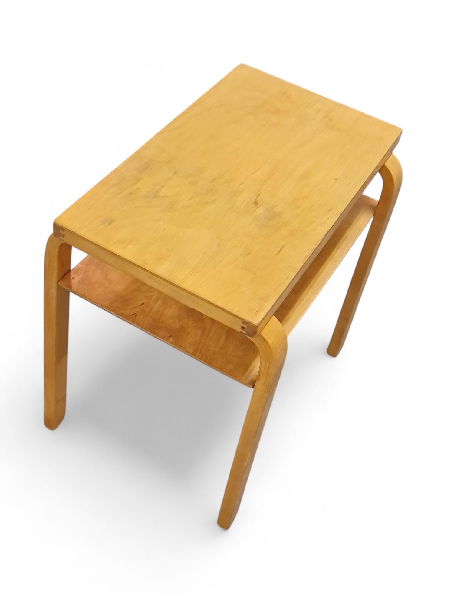 Alvar Aalto Side Table Model A86 in Honey Birch, Artek, 1940s For Sale 3