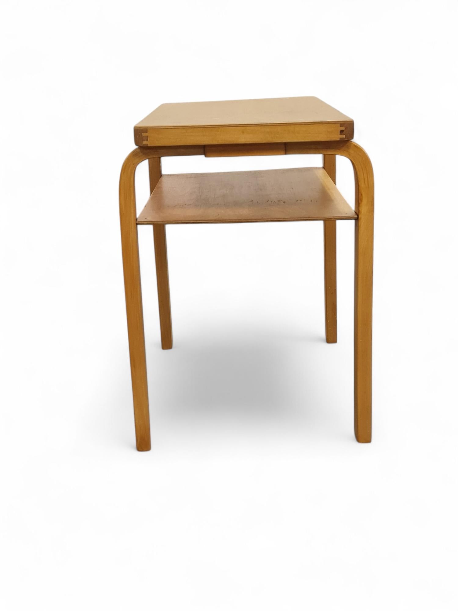 Alvar Aalto Side Table Model A86 in Honey Birch, Artek, 1940s For Sale 4