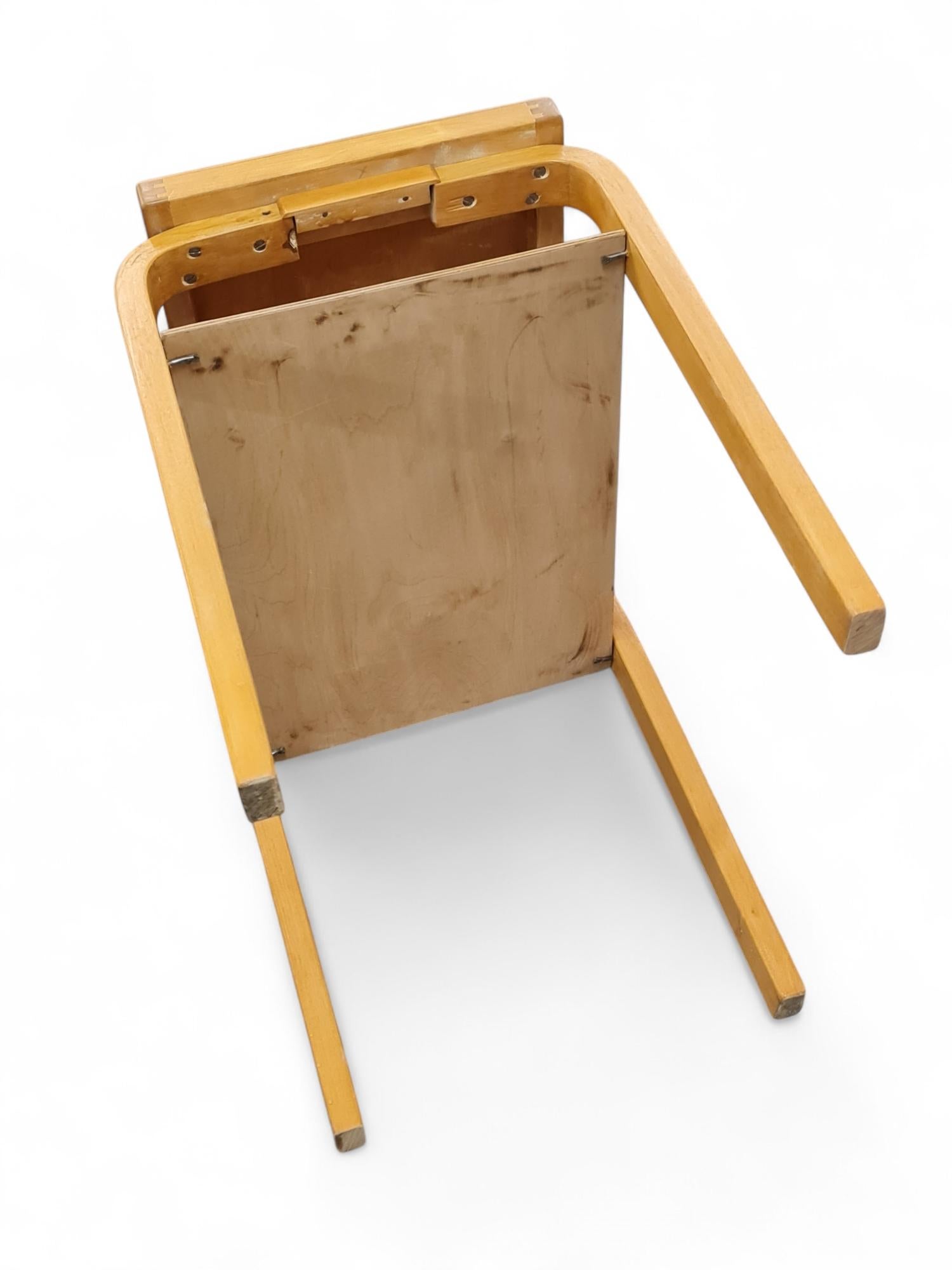 Scandinavian Modern Alvar Aalto Side Table Model A86 in Honey Birch, Artek, 1940s For Sale