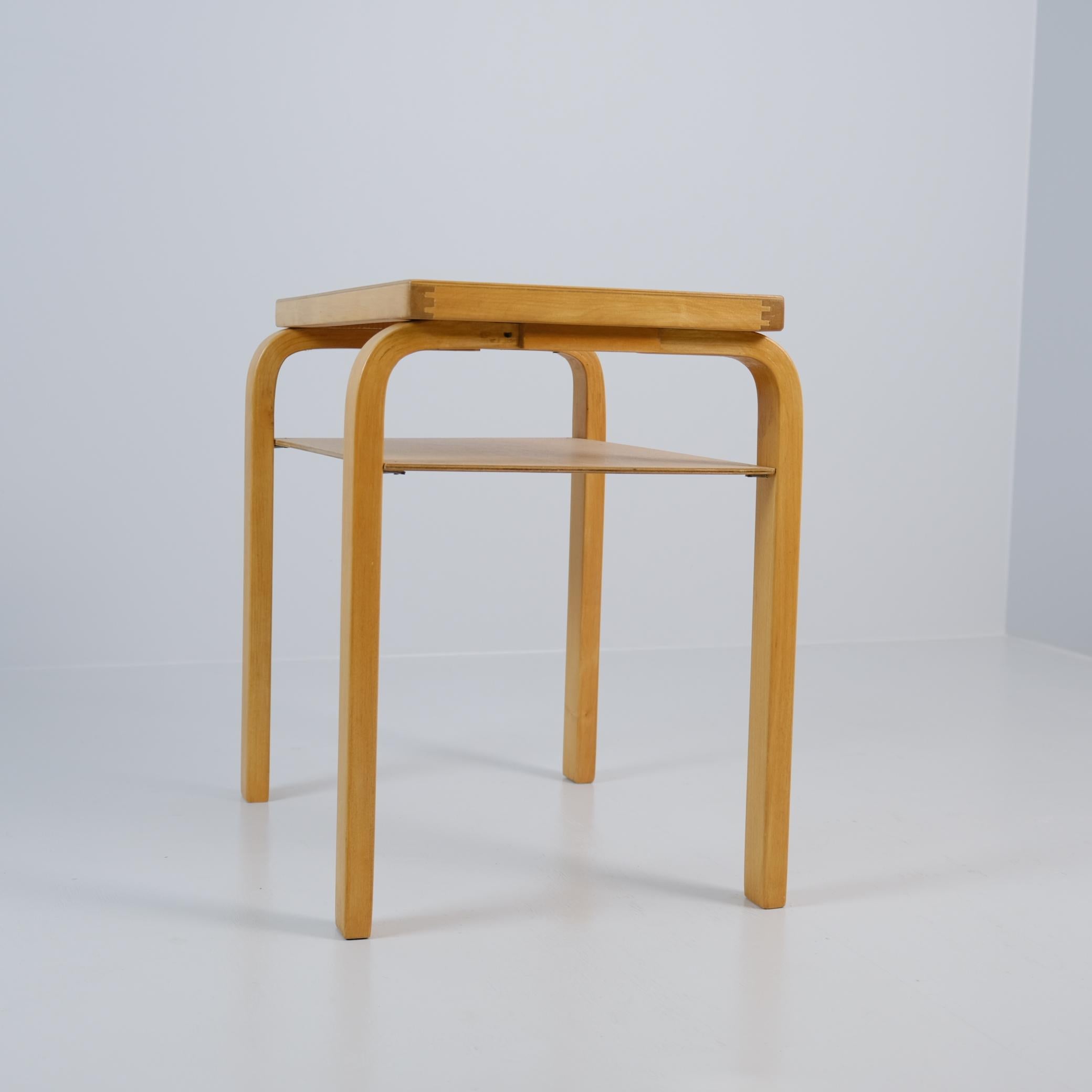 Tavolino Alvar Aalto Modello A86 in betulla miele, Artek, anni '40 In condizioni buone in vendita a Helsinki, FI
