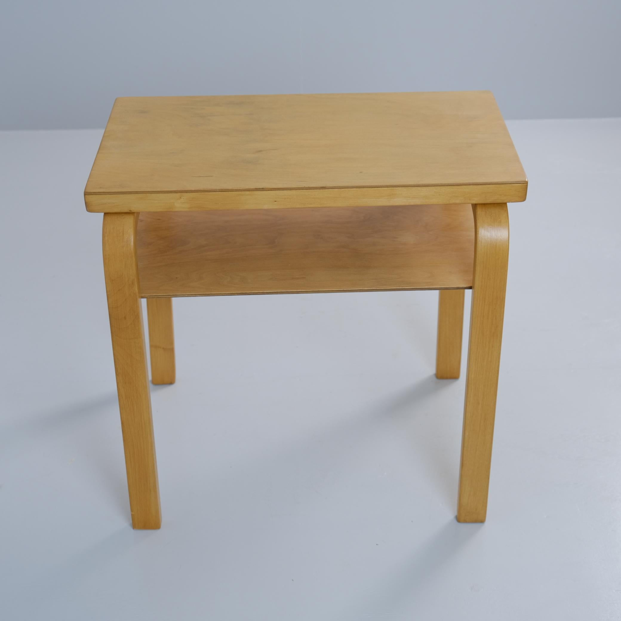 Betulla Tavolino Alvar Aalto Modello A86 in betulla miele, Artek, anni '40 in vendita