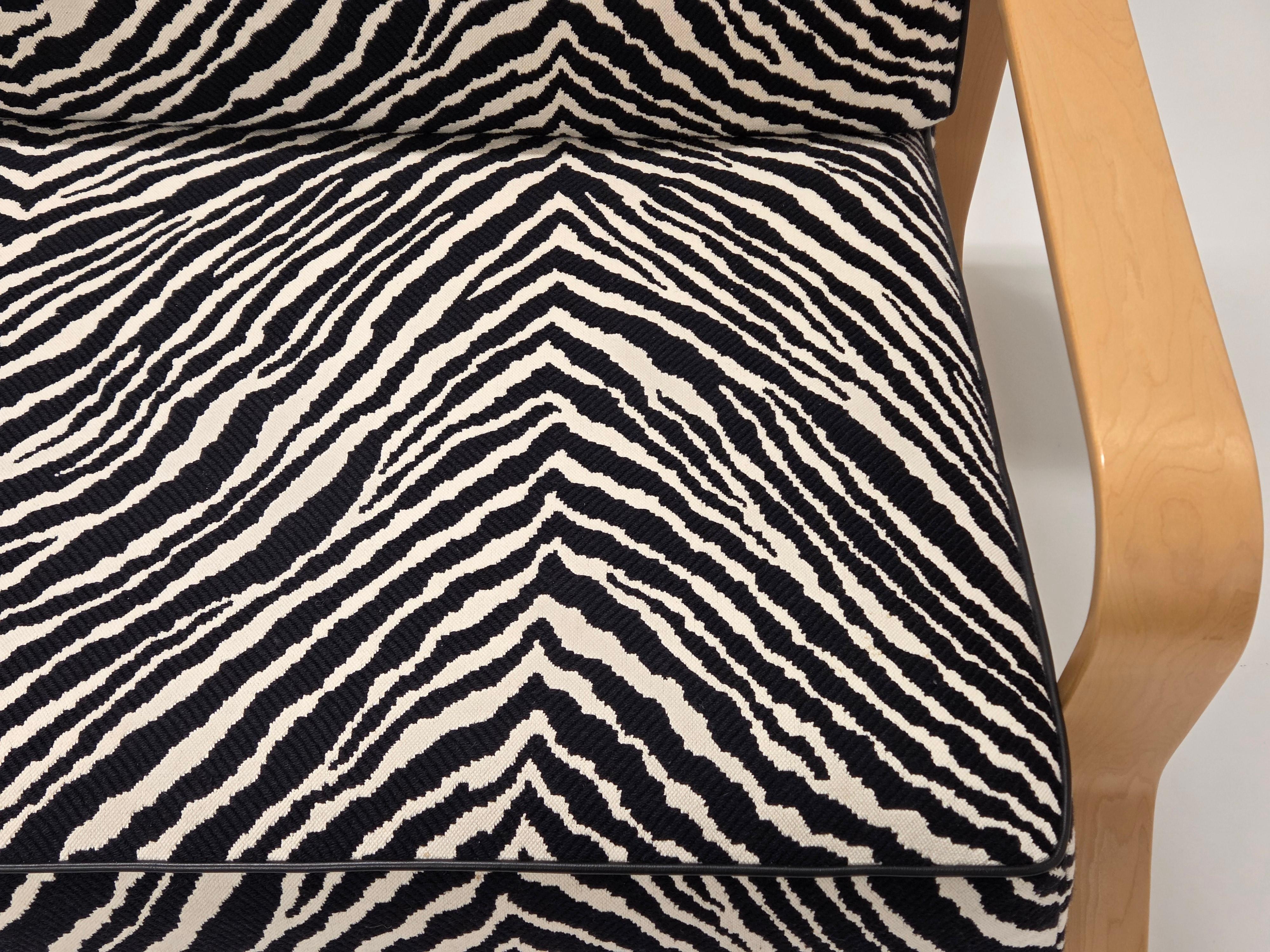 Alvar Aalto Sofa 544 with Zebra upholstery For Sale 3