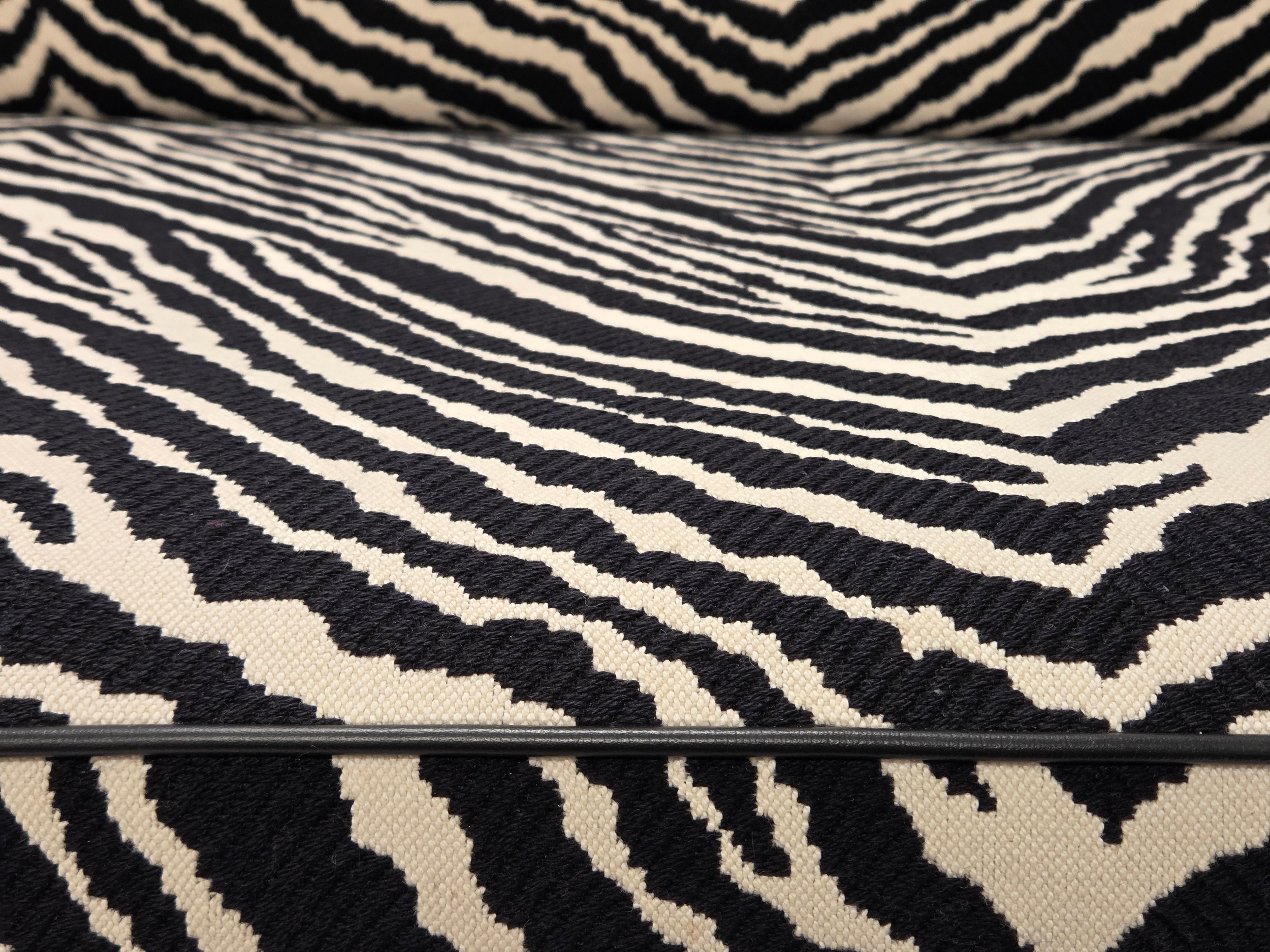Alvar Aalto Sofa 544 with Zebra upholstery For Sale 5