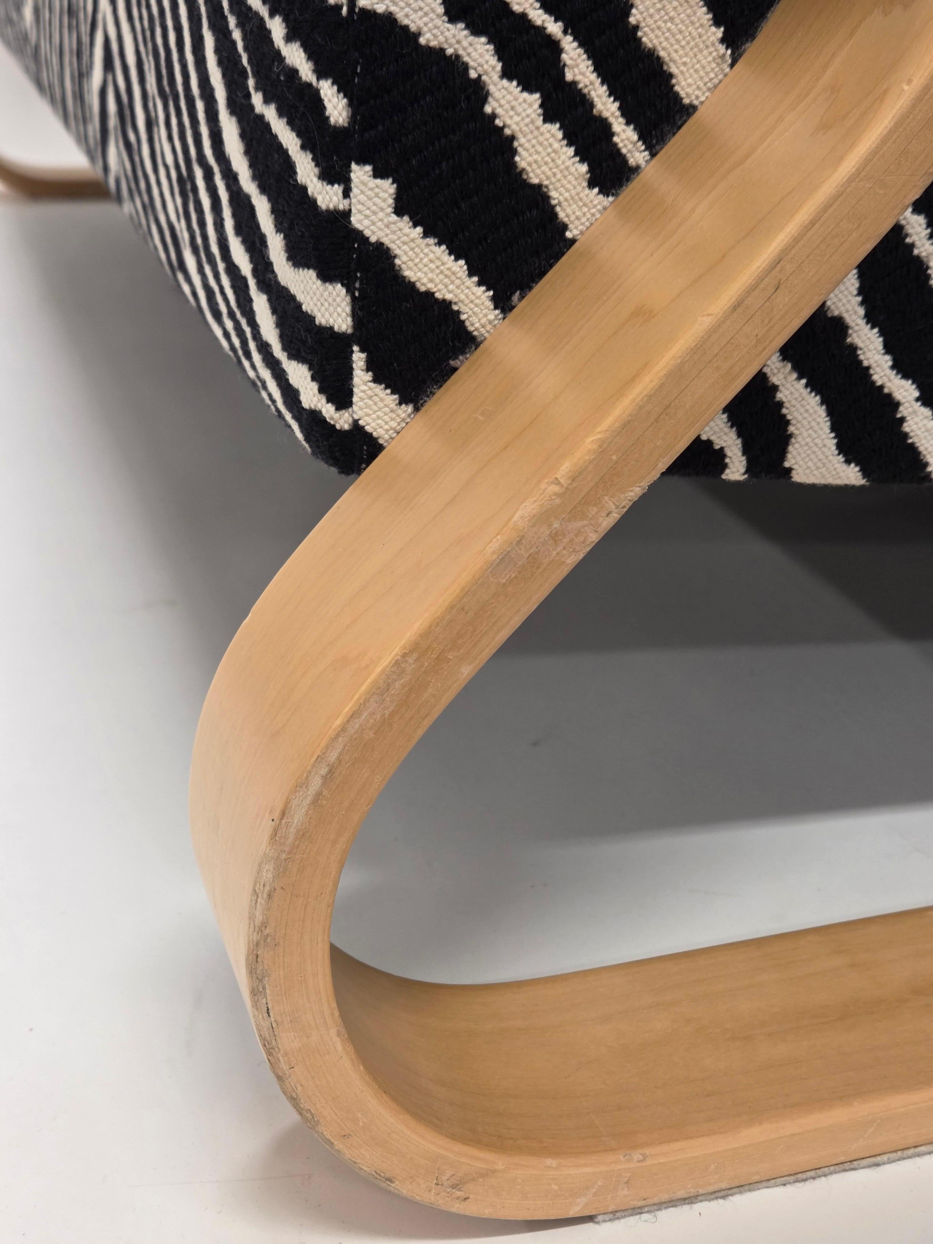 Alvar Aalto Sofa 544 with Zebra upholstery For Sale 10