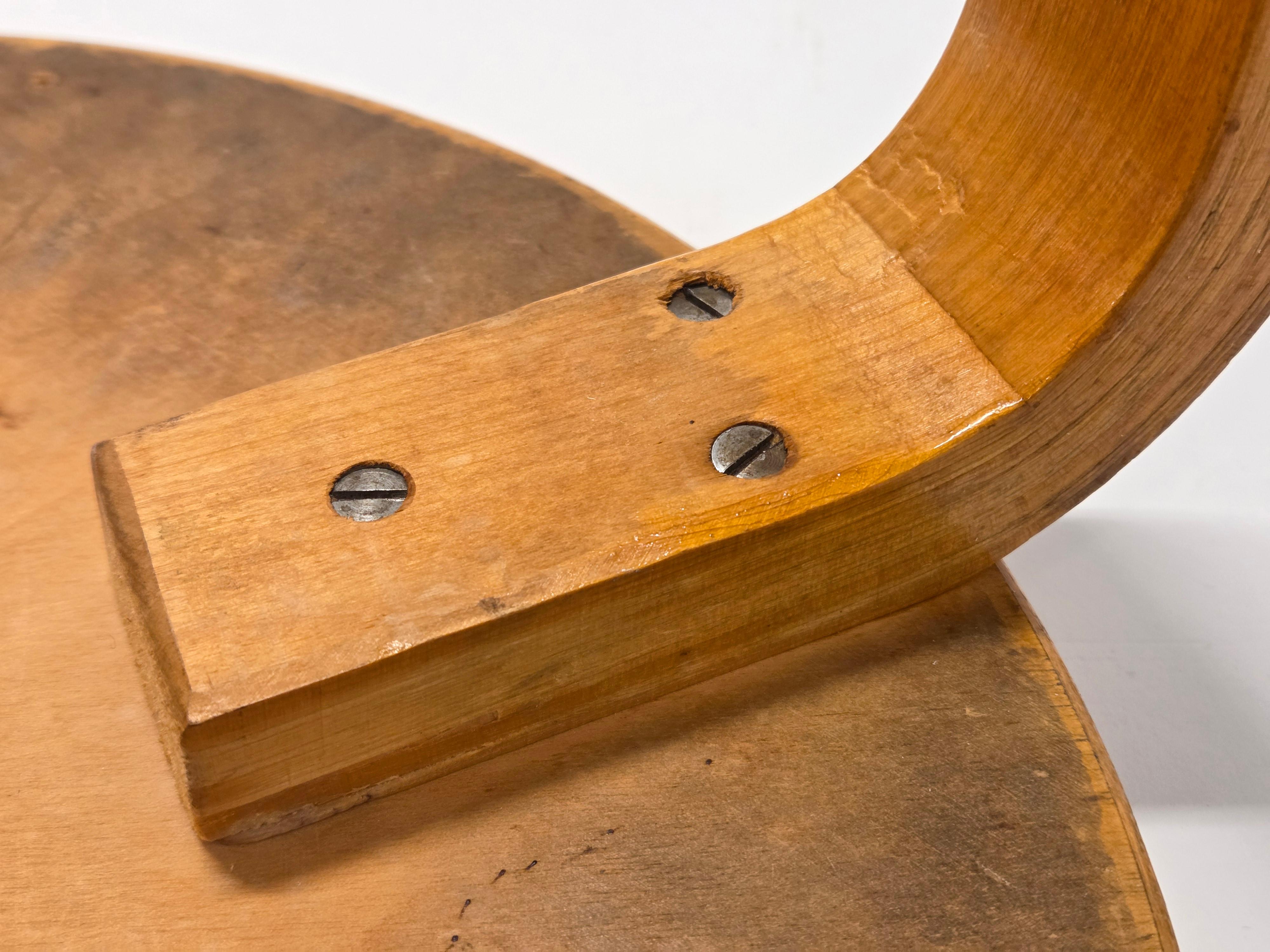 Taburete Alvar Aalto 60 by Artek 1950s en linóleo verde en venta 3