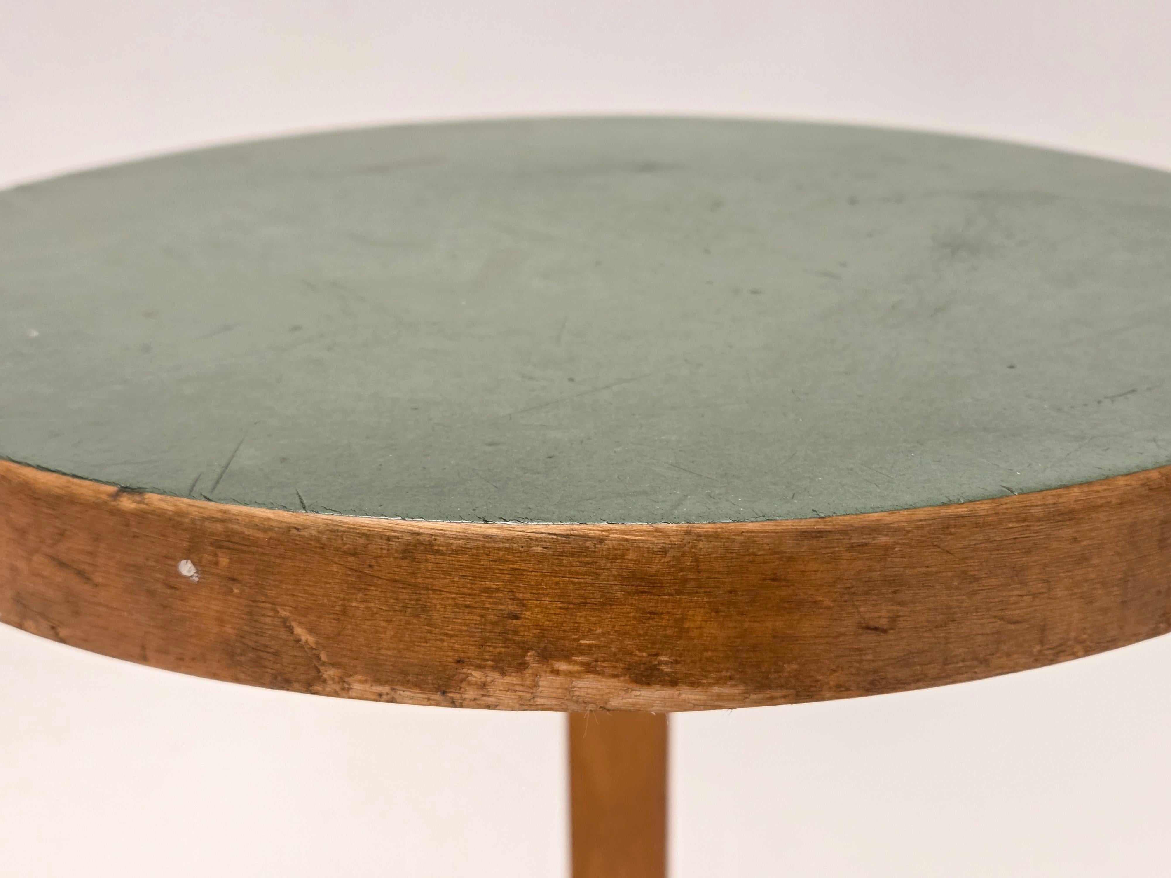 Taburete Alvar Aalto 60 by Artek 1950s en linóleo verde Abedul en venta