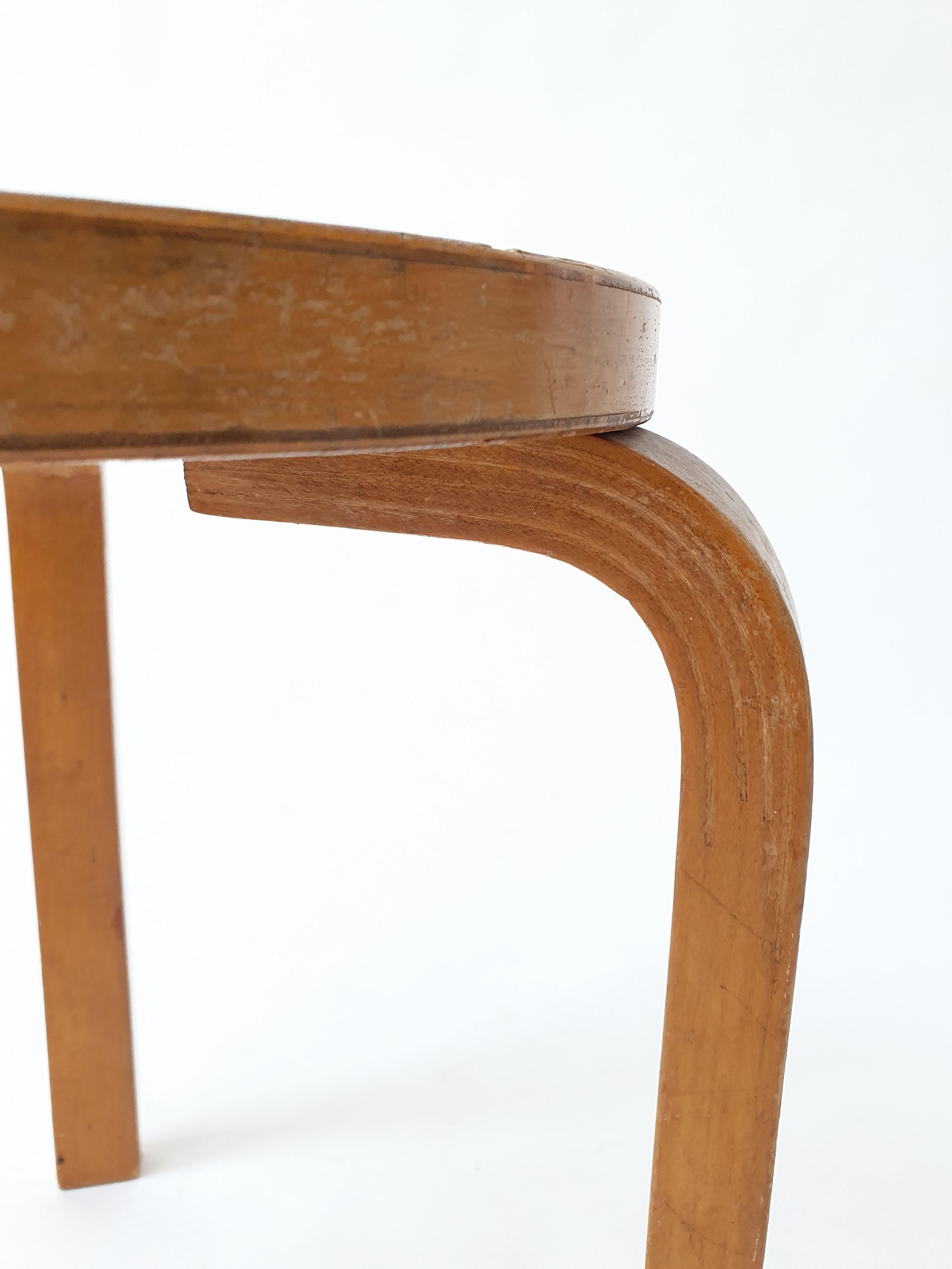 Alvar Aalto Taburete 60 de Artek en los años 1940-50 Abedul en venta