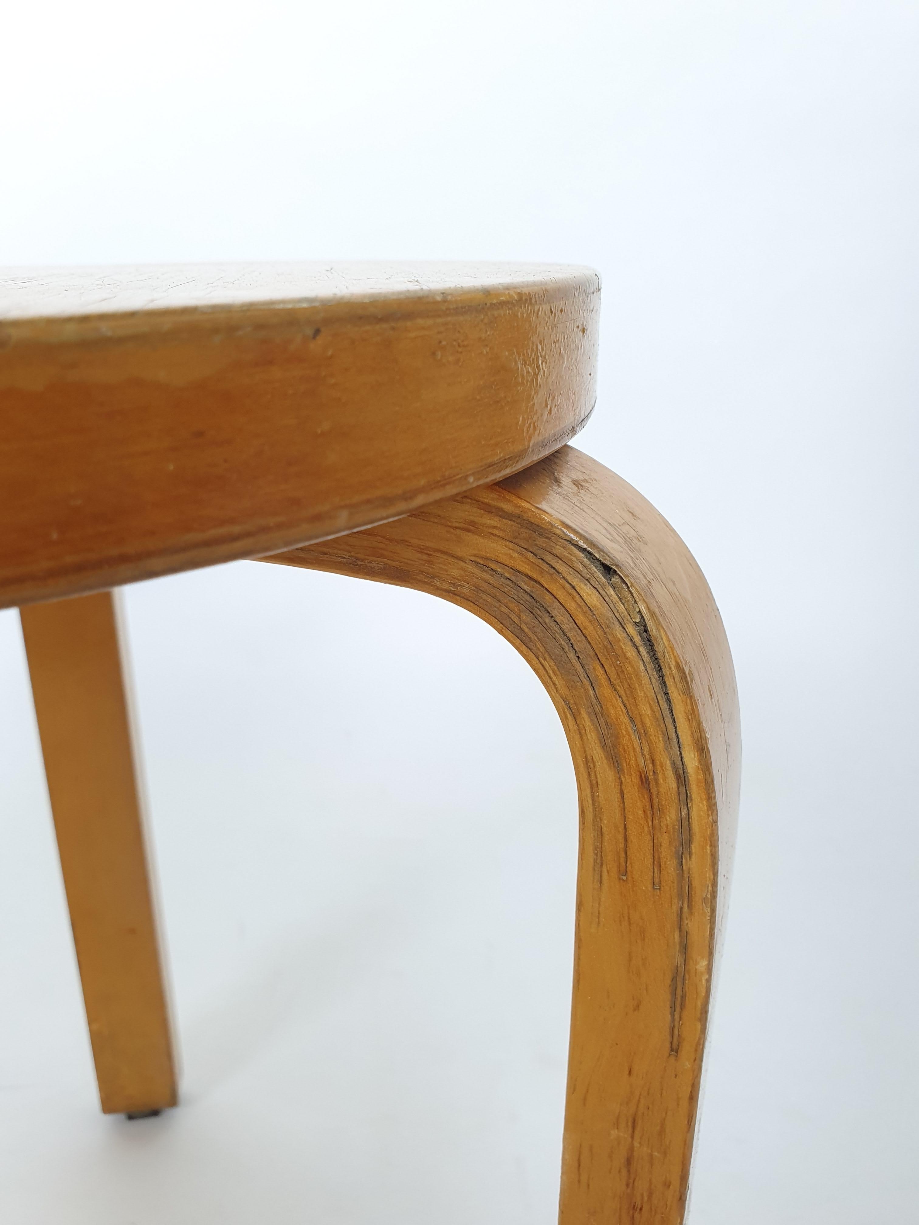 Scandinave moderne Alvar Aalto+Aalto Tabouret 60 par Artek en 1960 en vente