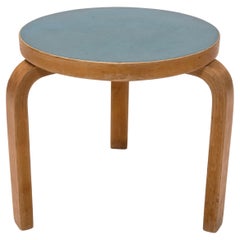 Alvar Aalto+Aalto Tabouret 60 par Artek en linoléum bleu