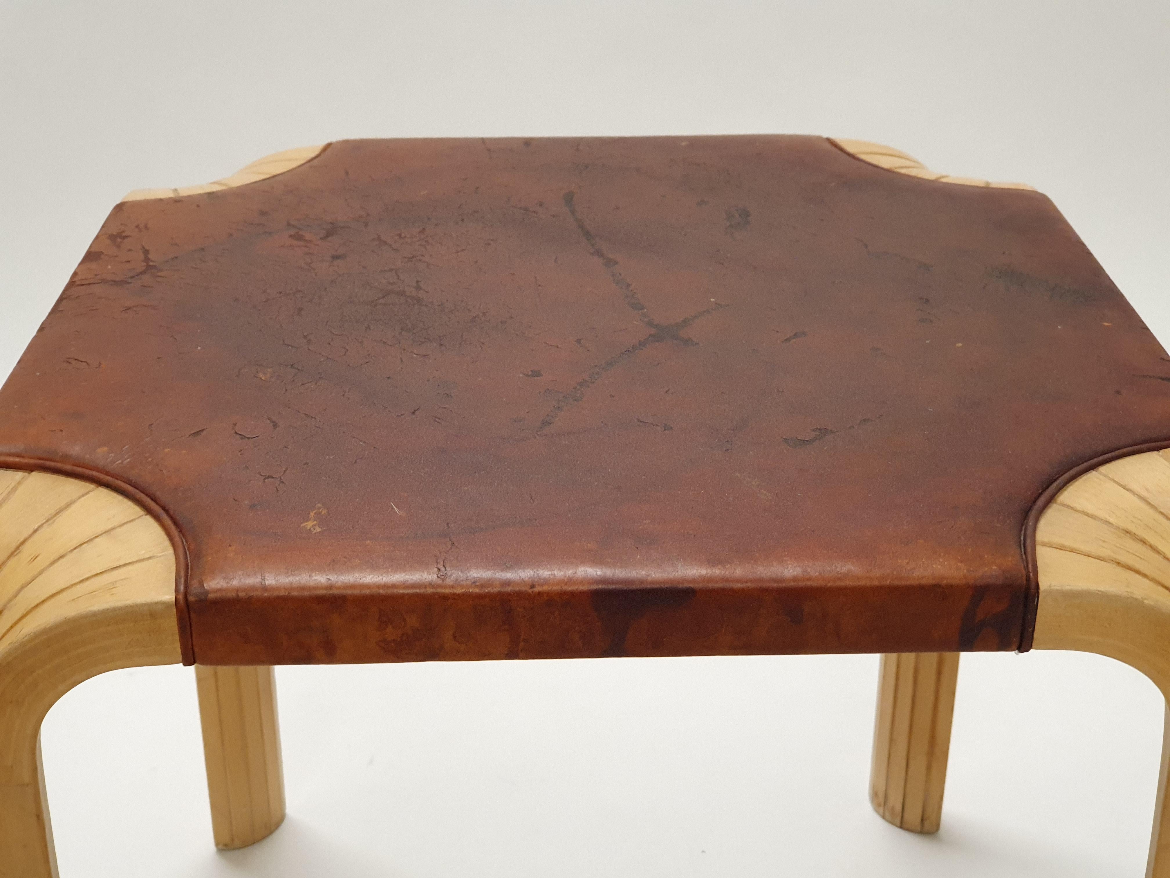 Alvar Aalto+Aalto Tabouret Artek X601 Cuir en vente 4