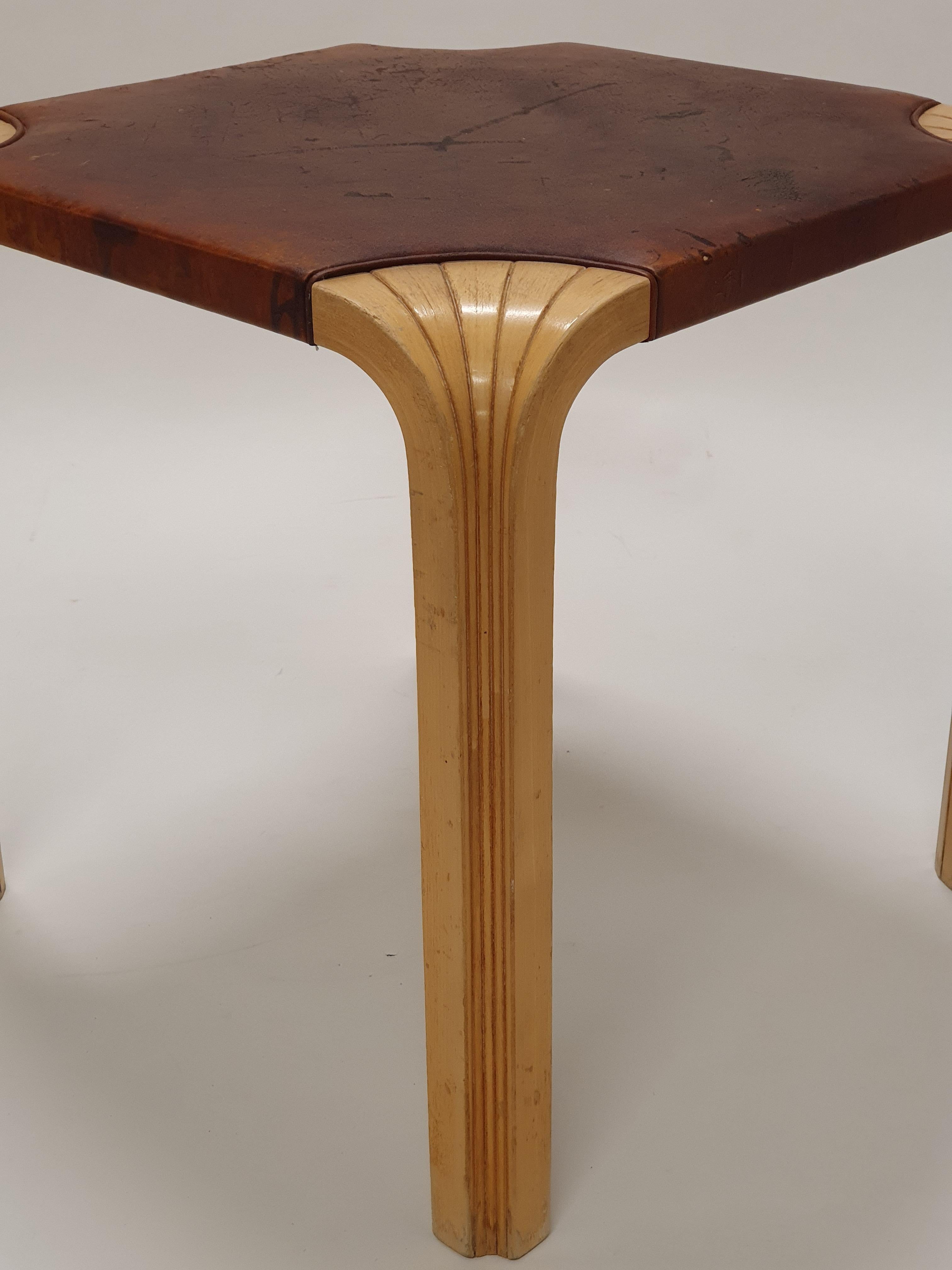 Alvar Aalto+Aalto Tabouret Artek X601 Cuir en vente 5