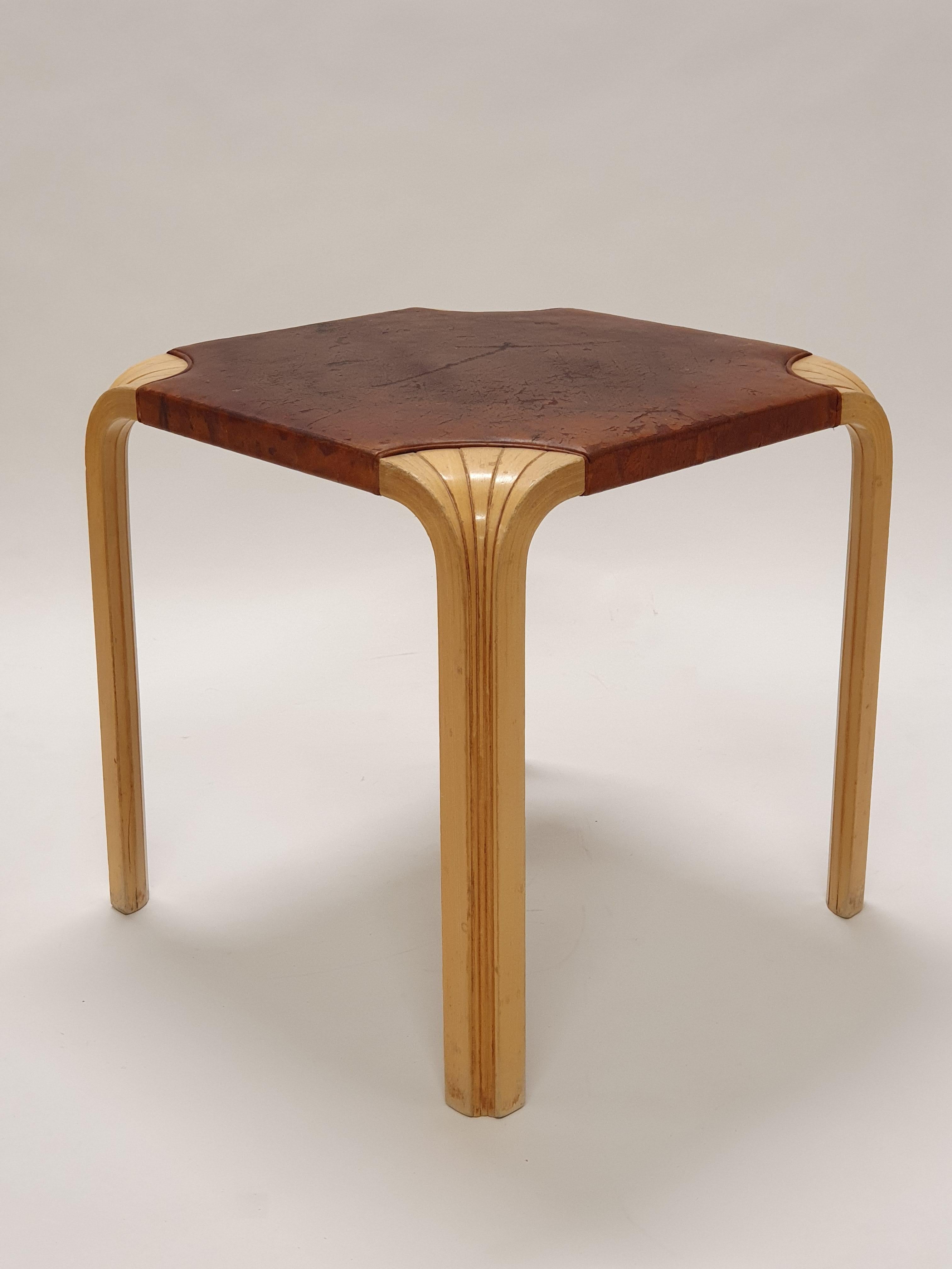 Scandinave moderne Alvar Aalto+Aalto Tabouret Artek X601 Cuir en vente
